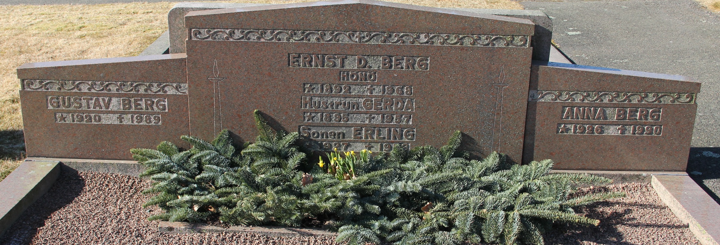 Grav F010 Hönö Kyrkogård