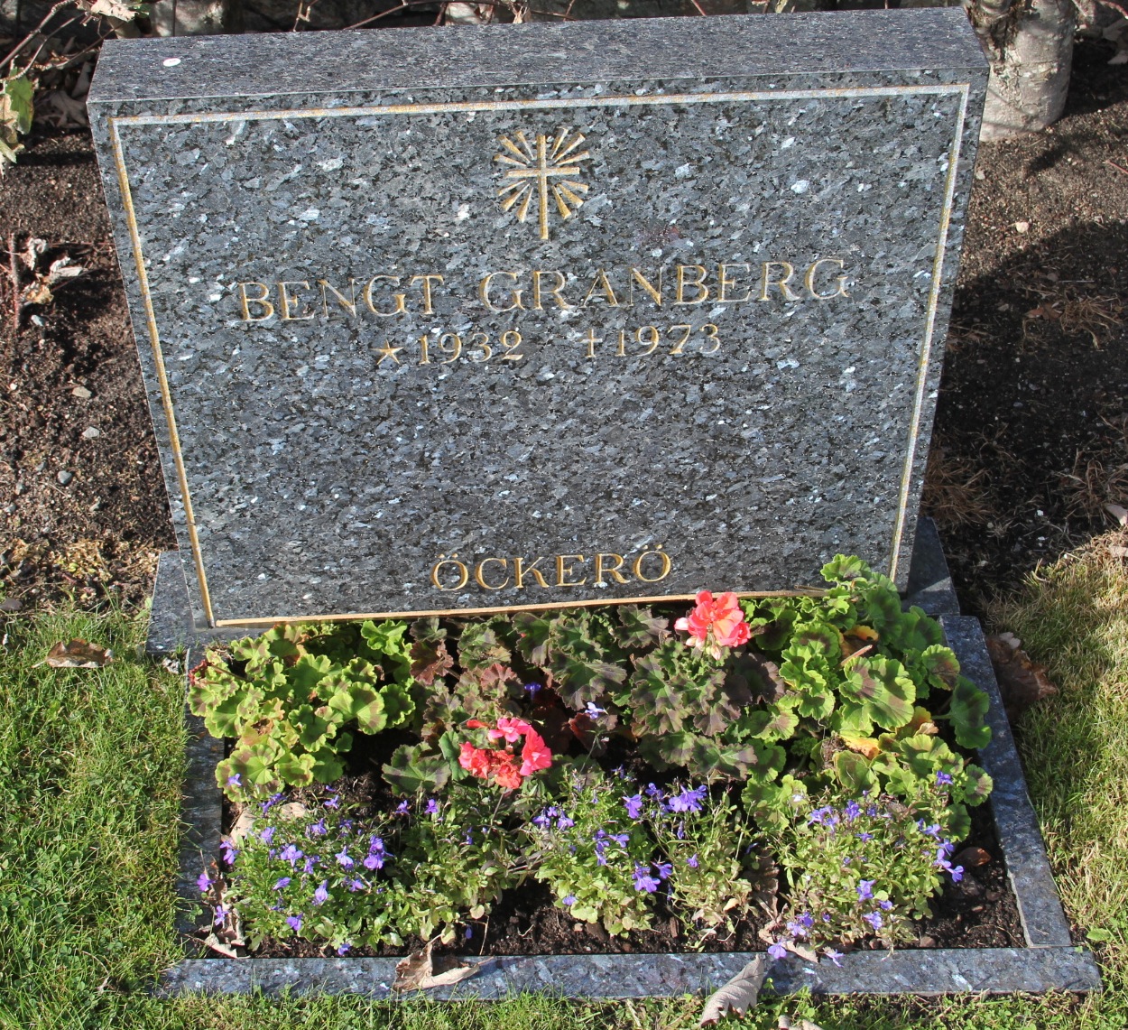 Grav VM046 Öckerö Kyrkogård