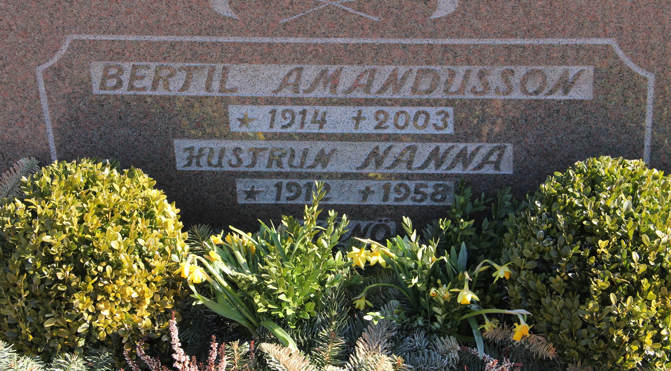Grav F023 Hönö Kyrkogård