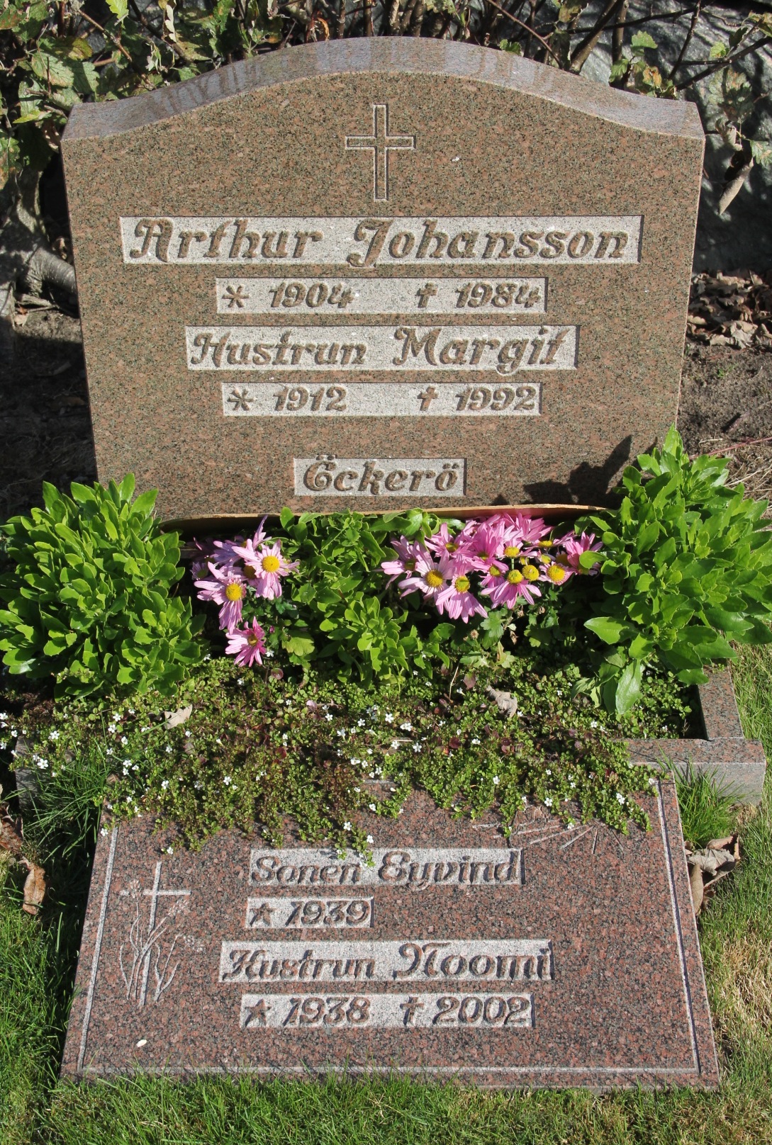 Grav NM031 Öckerö Kyrkogård