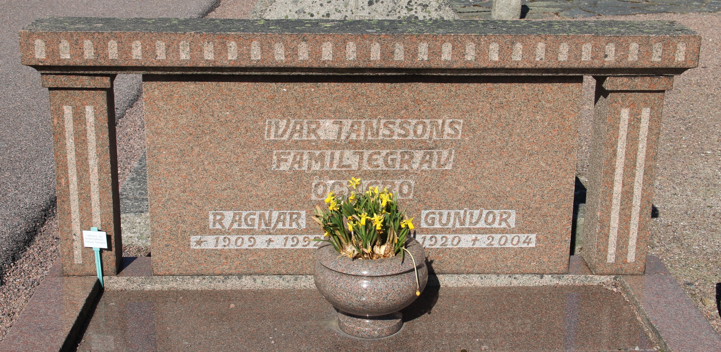 Grav D137 Öckerö Kyrkogård