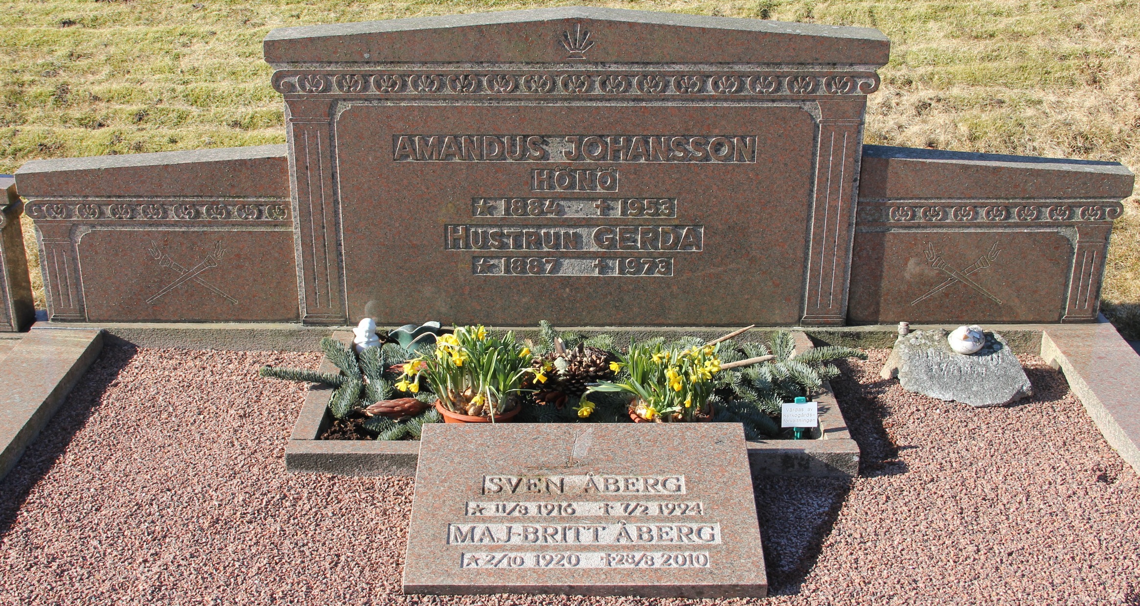 Grav F012 Hönö Kyrkogård