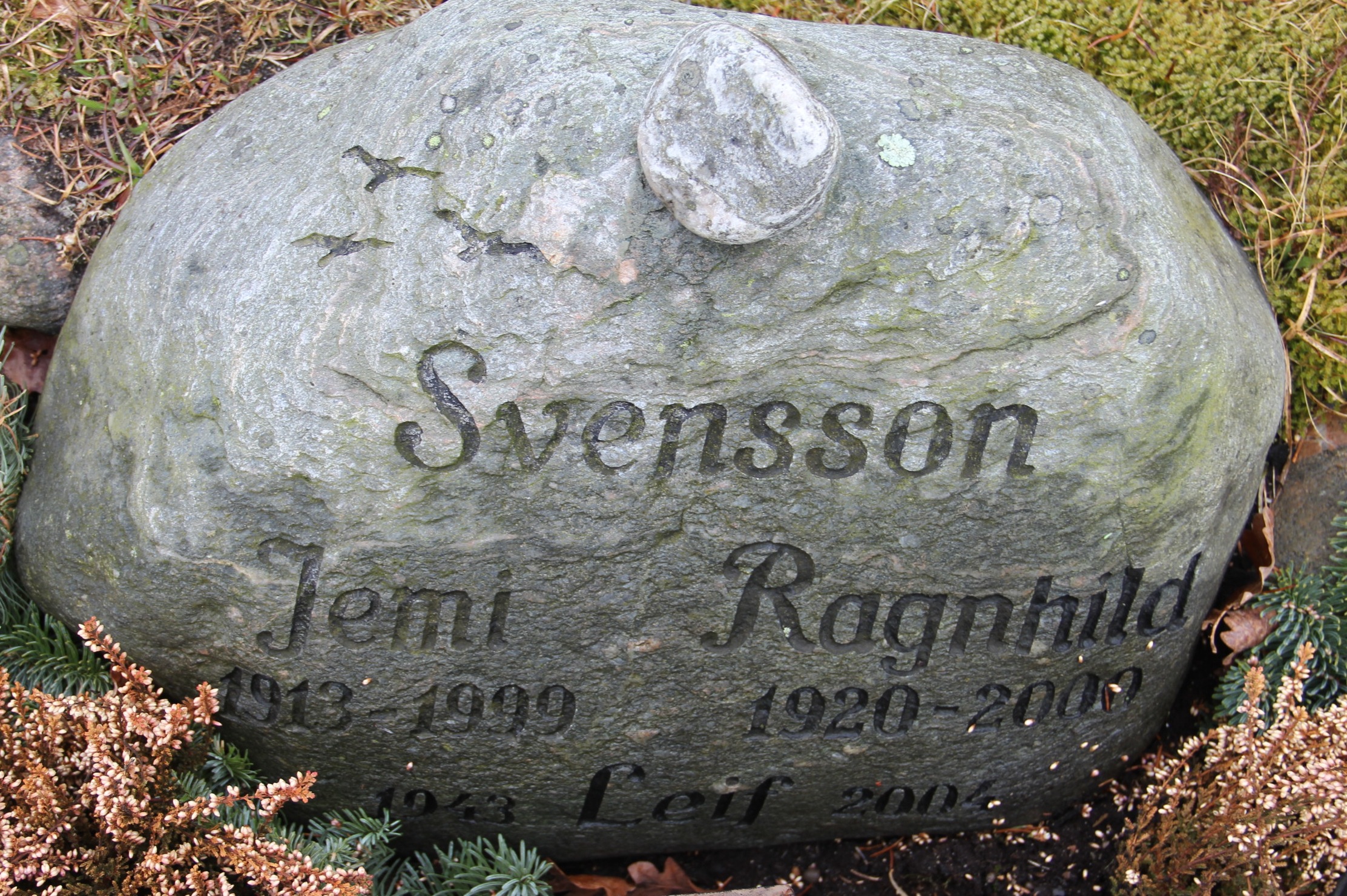 Grav U025 Hönö Kyrkogård