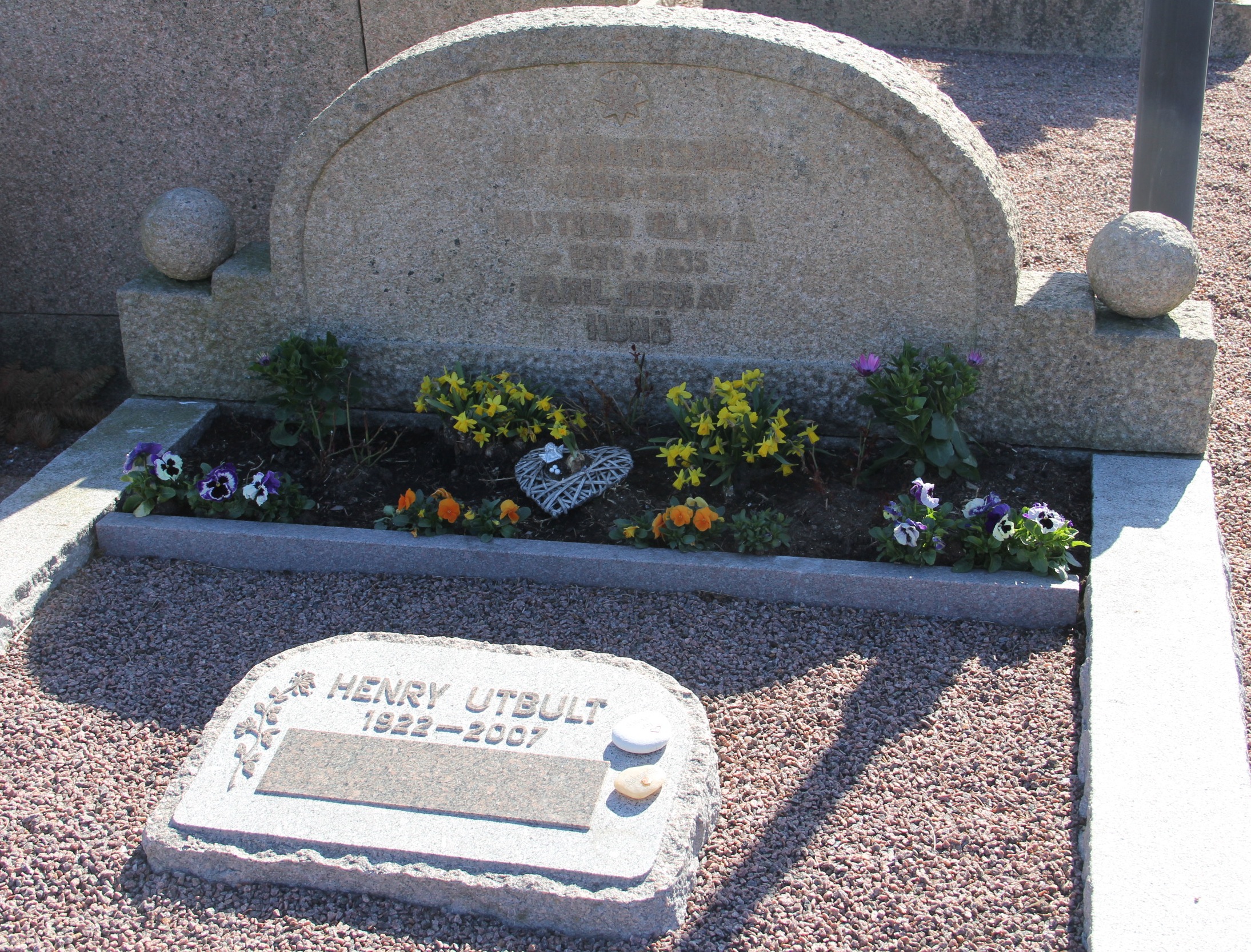 Grav D117 Öckerö Kyrkogård