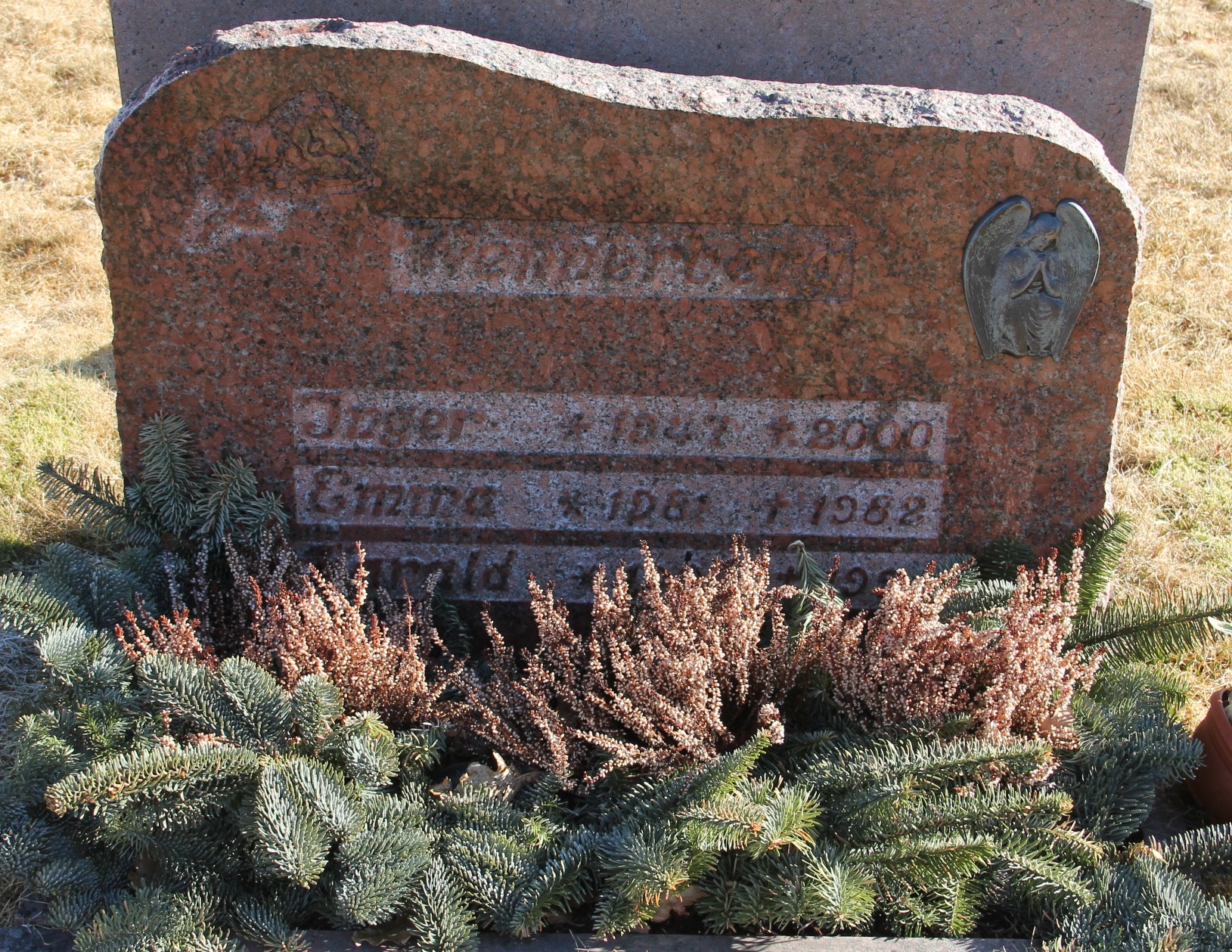 Grav E084 Hönö Kyrkogård