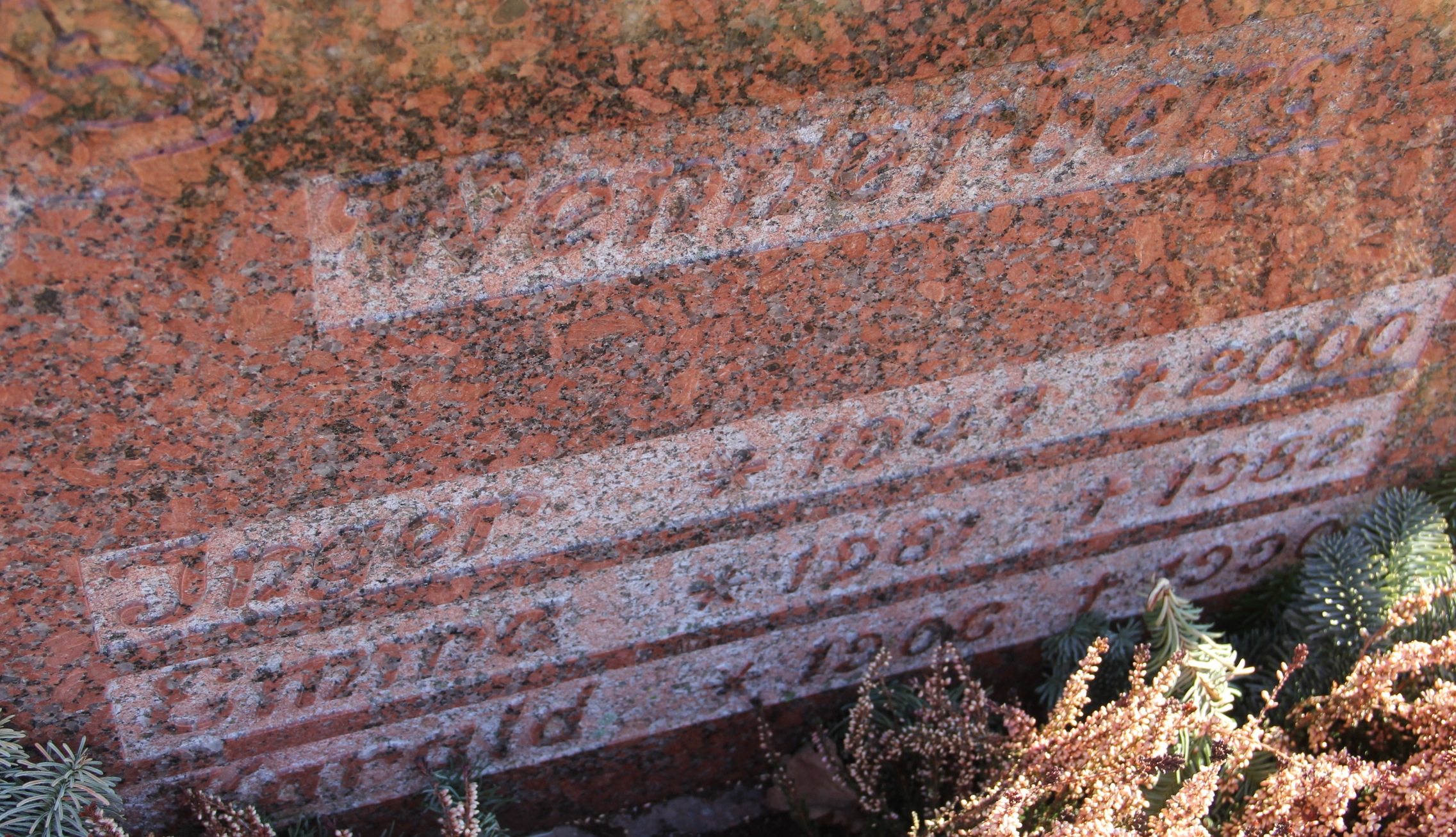 Grav E084 Hönö Kyrkogård