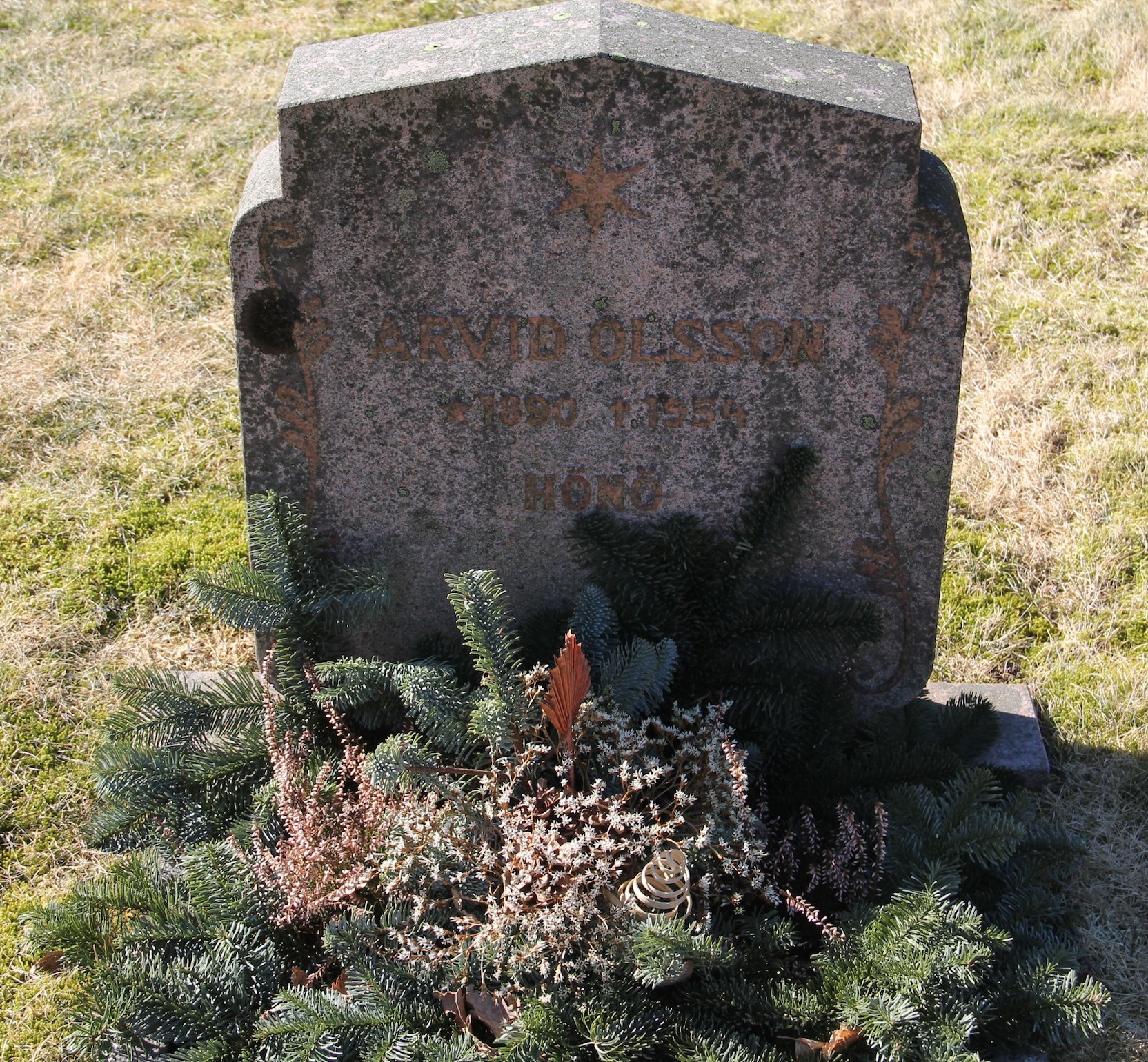 Grav D014 Hönö Kyrkogård