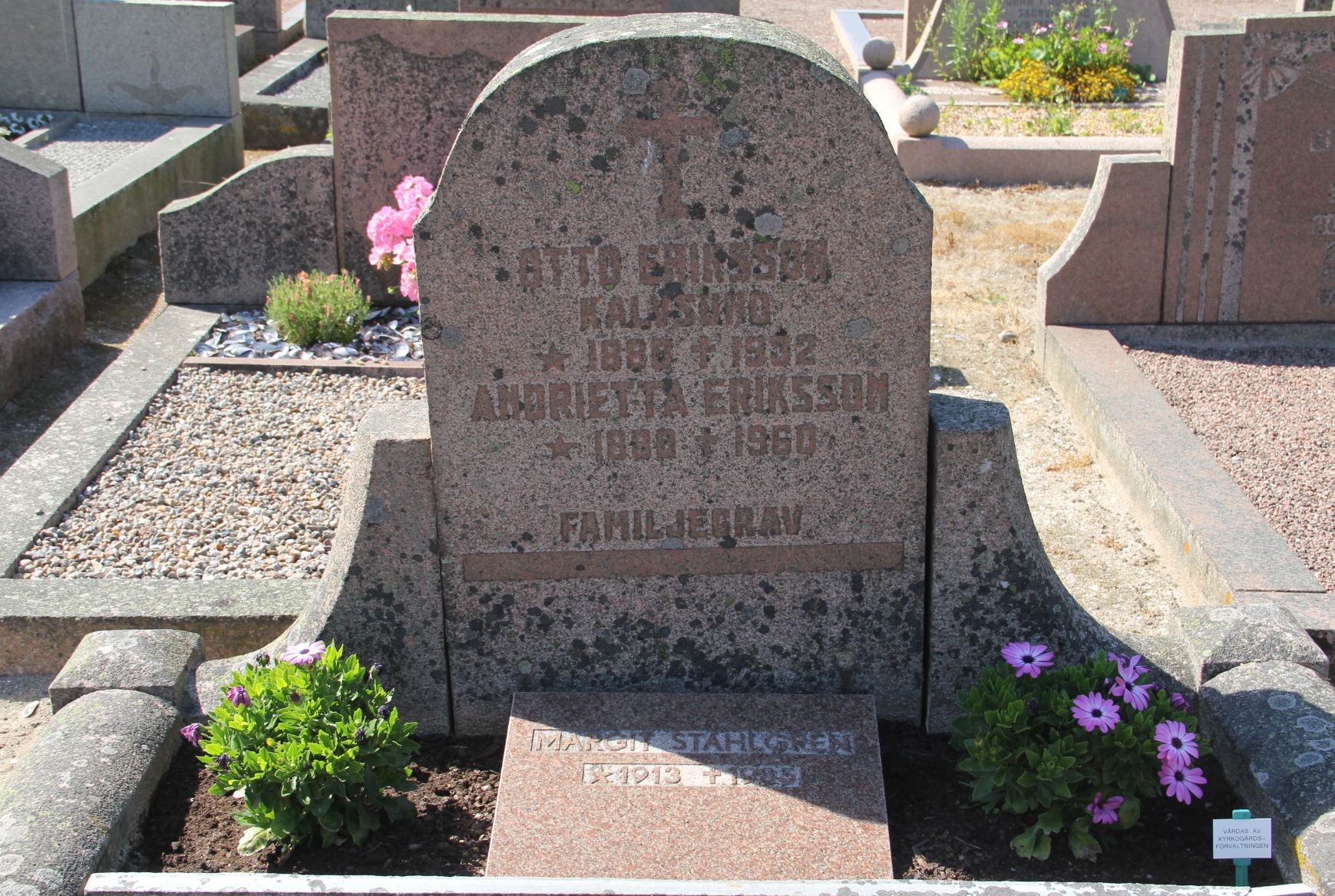 Grav E163 Öckerö Kyrkogård
