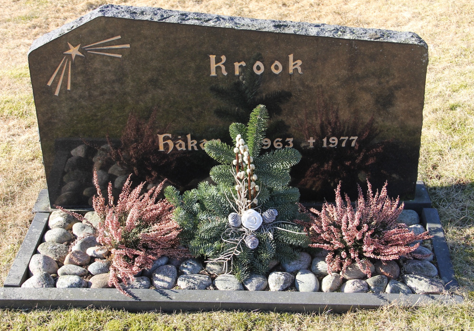 Grav B045 Hönö Kyrkogård