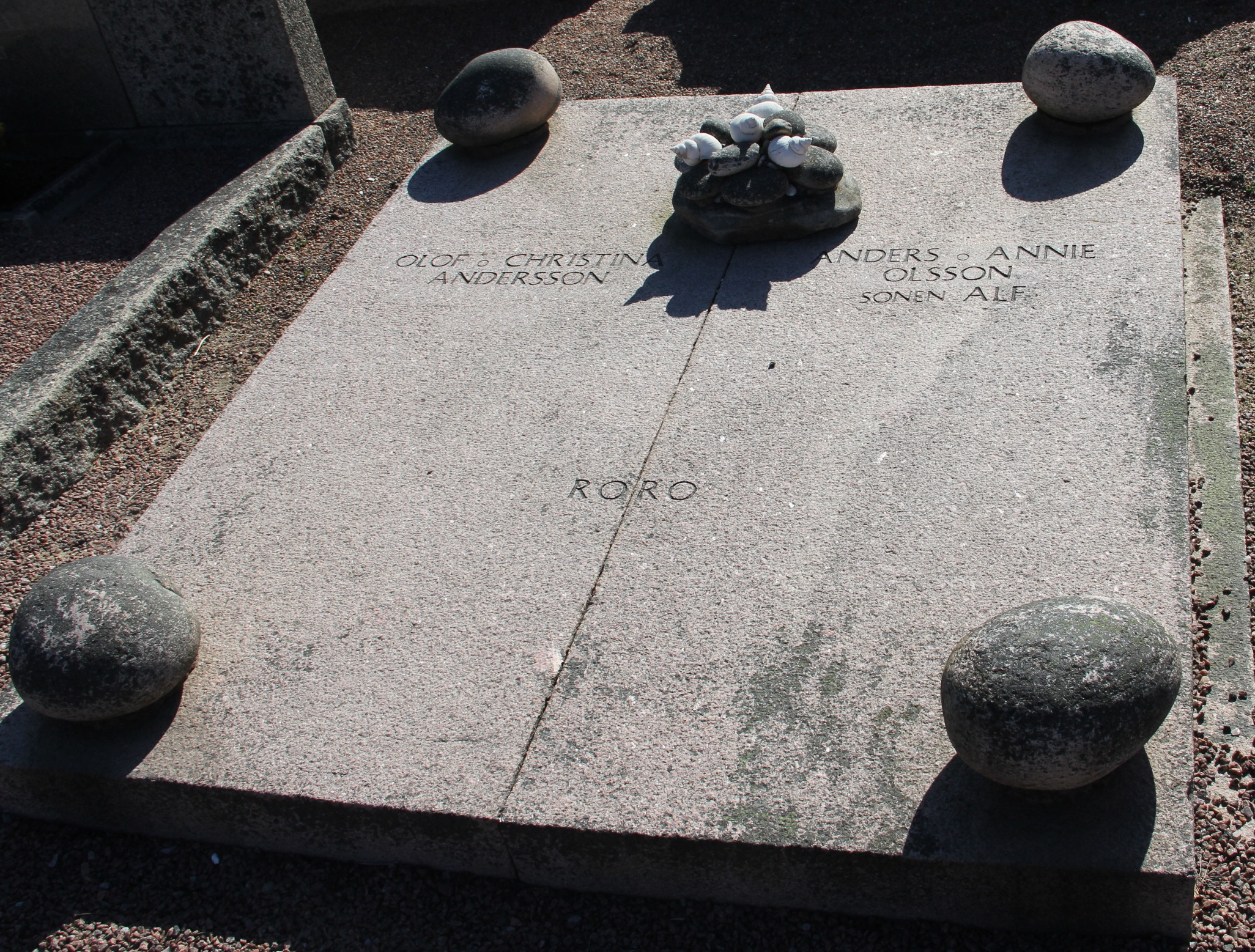 Grav D078 Öckerö Kyrkogård