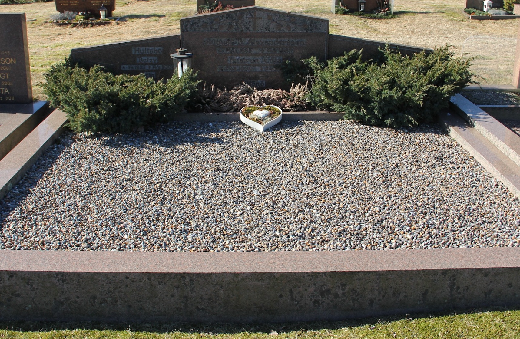 Grav B080 Hönö Kyrkogård