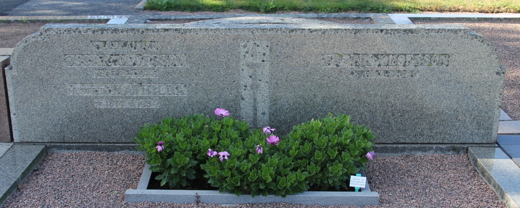 Grav F137 Öckerö Kyrkogård