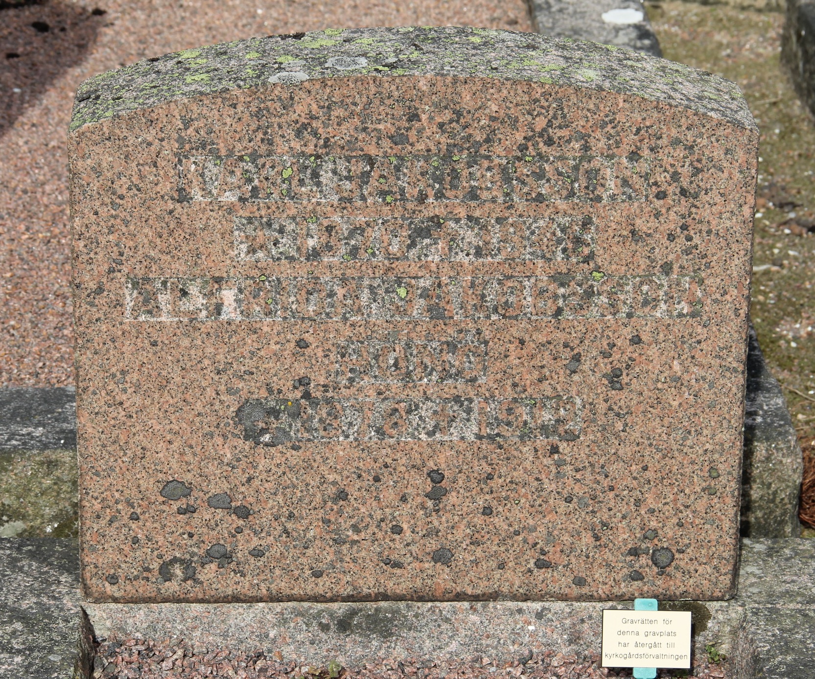 Grav B100 Öckerö Kyrkogård