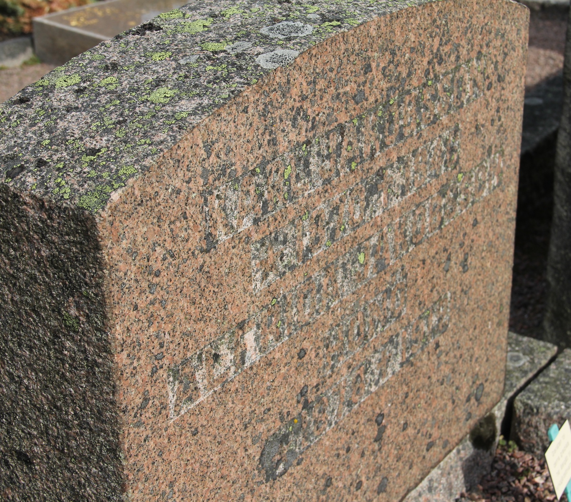 Grav B100 Öckerö Kyrkogård
