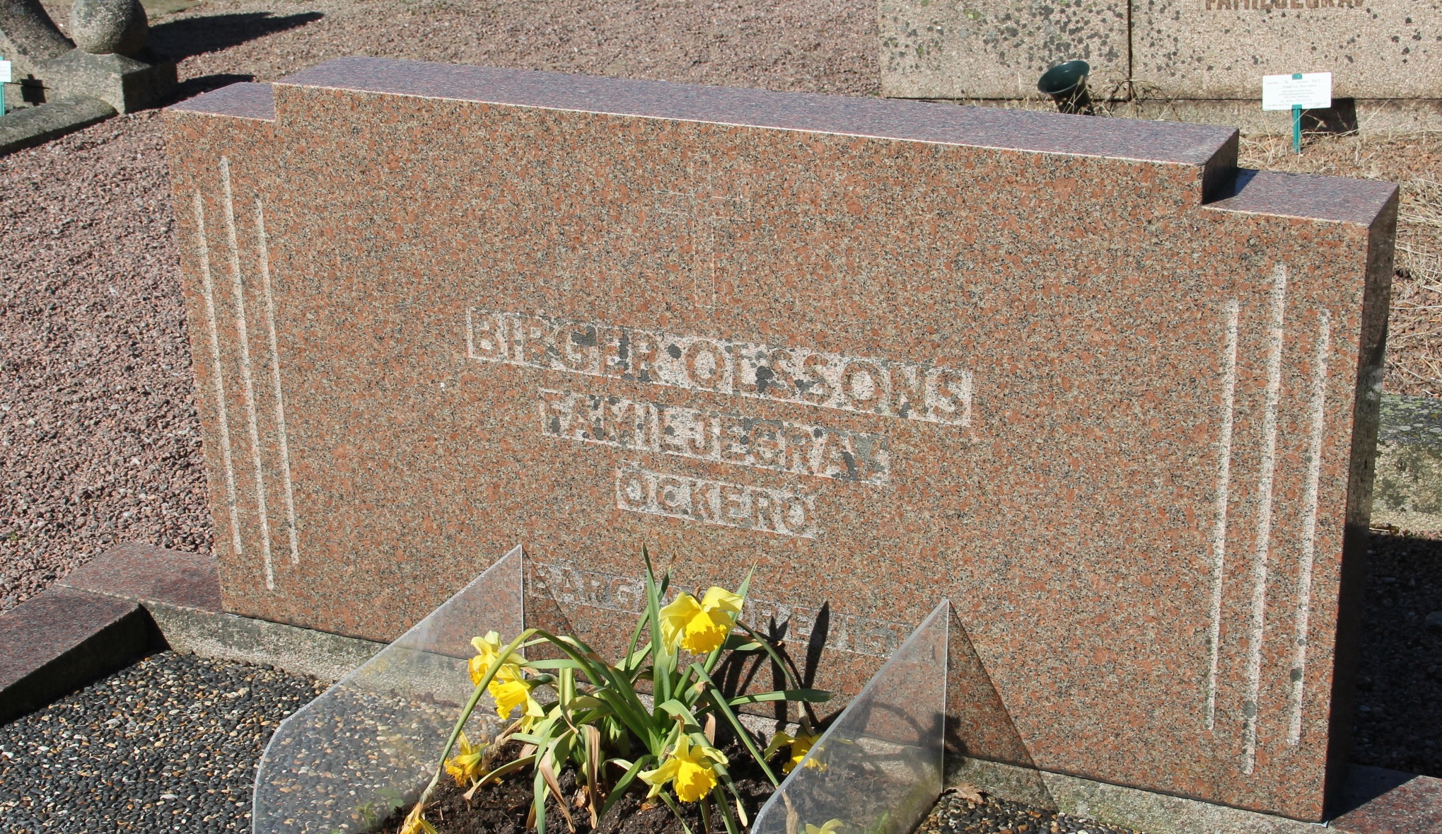 Grav D208 Öckerö Kyrkogård