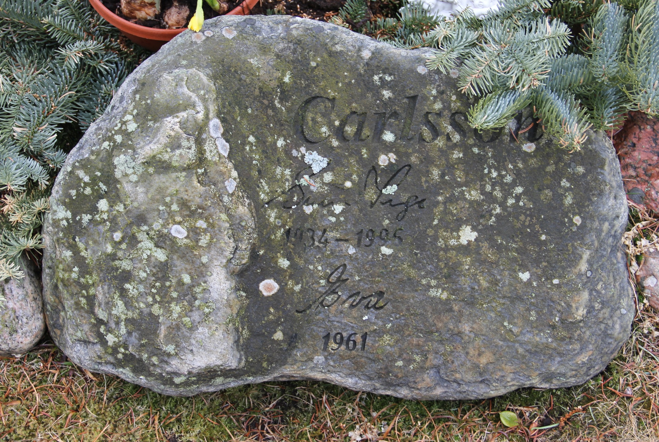 Grav U029 Hönö Kyrkogård