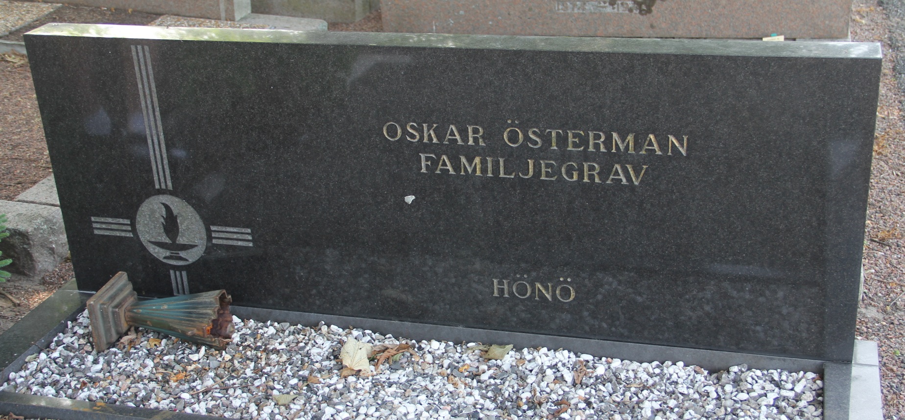 Grav E011 Öckerö Kyrkogård