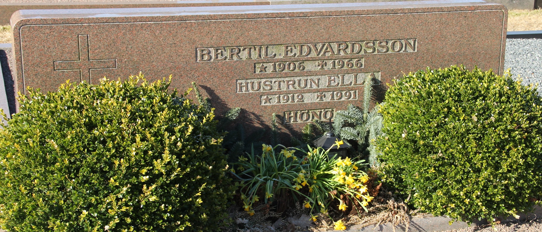 Grav E051 Hönö Kyrkogård