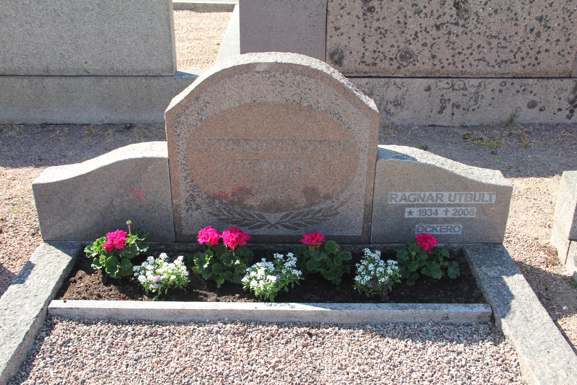 Grav E241 Öckerö Kyrkogård