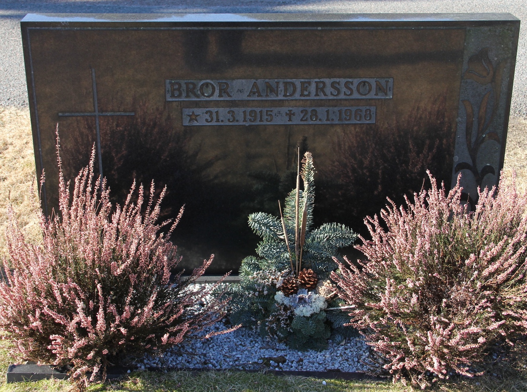 Grav B001 Hönö Kyrkogård