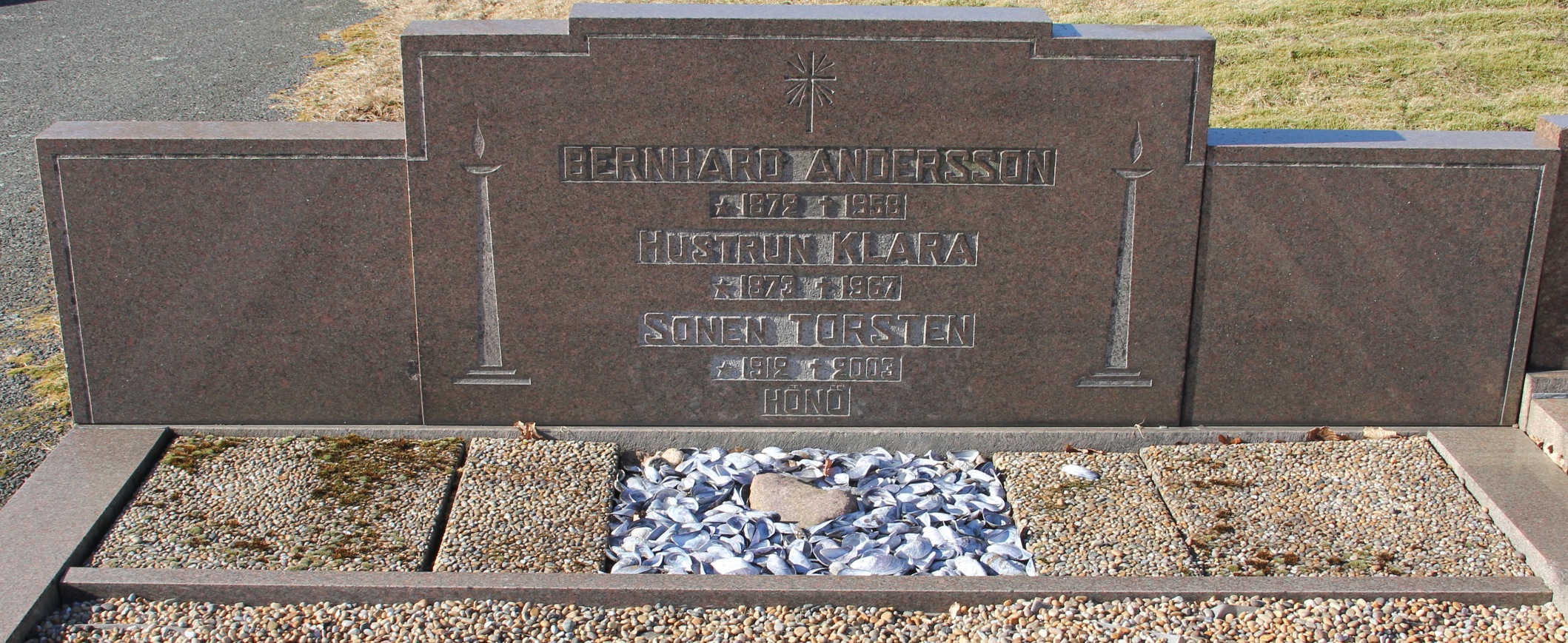 Grav F017 Hönö Kyrkogård