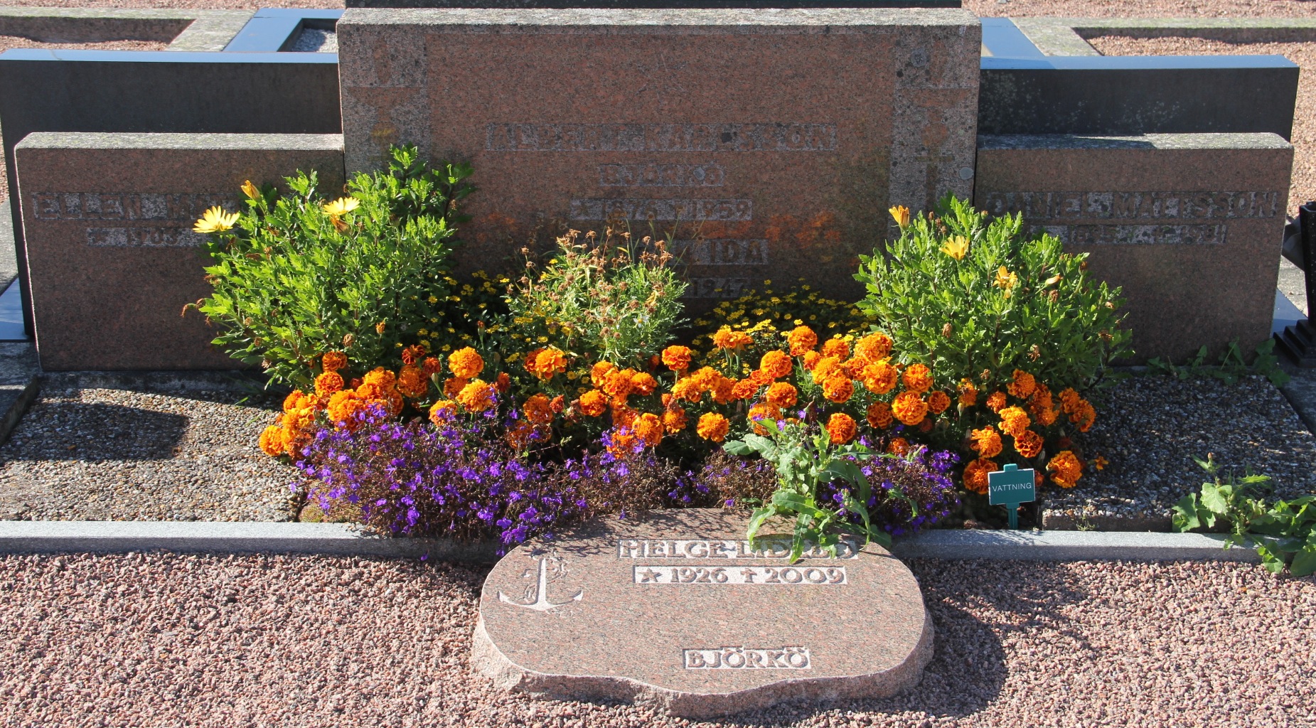 Grav F158 Öckerö Kyrkogård
