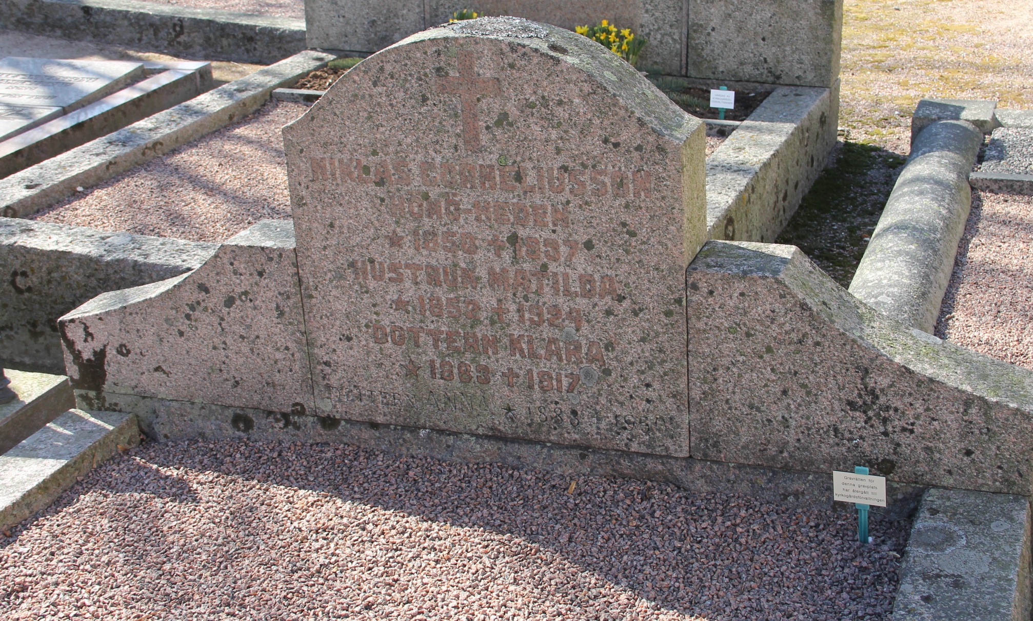 Grav A105 Öckerö Kyrkogård