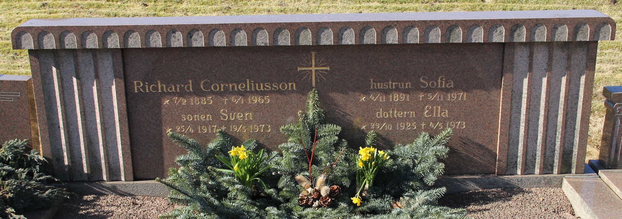 Grav F014 Hönö Kyrkogård
