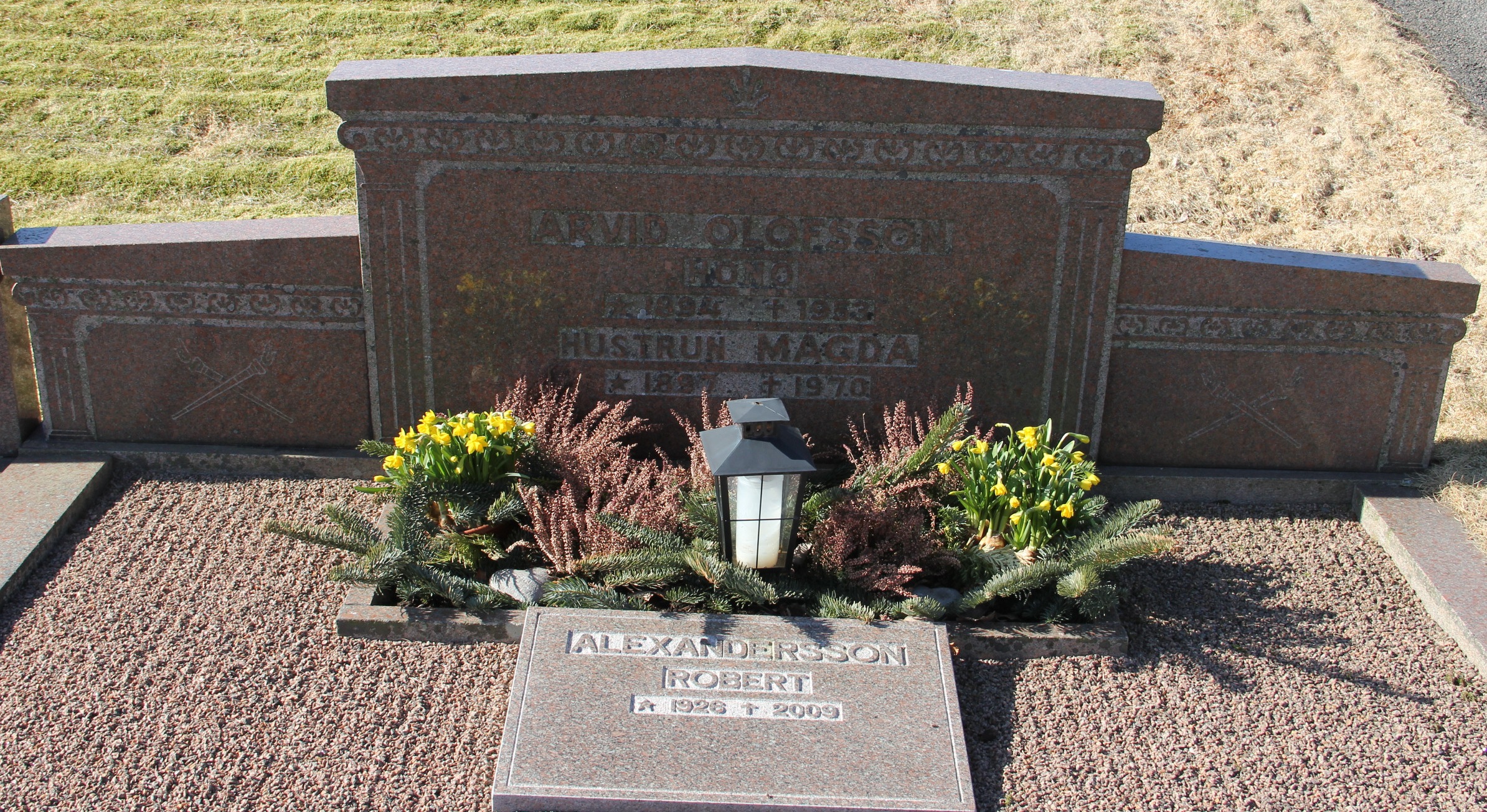 Grav G013 Hönö Kyrkogård