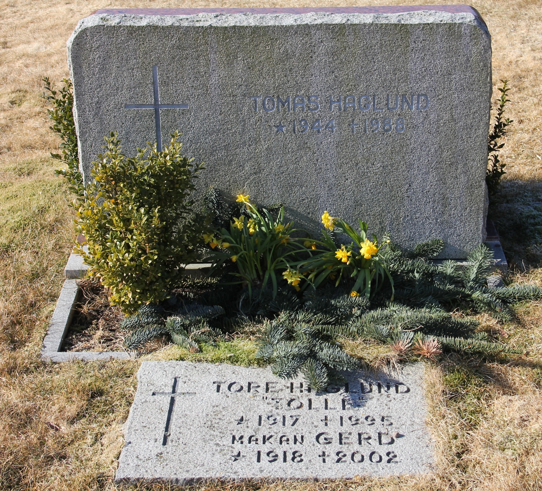 Grav F054 Hönö Kyrkogård