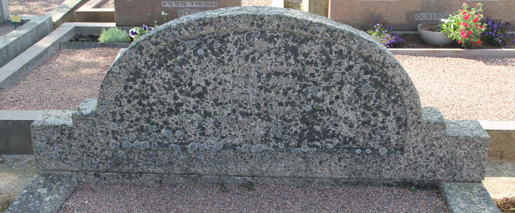 Grav E127 Öckerö Kyrkogård