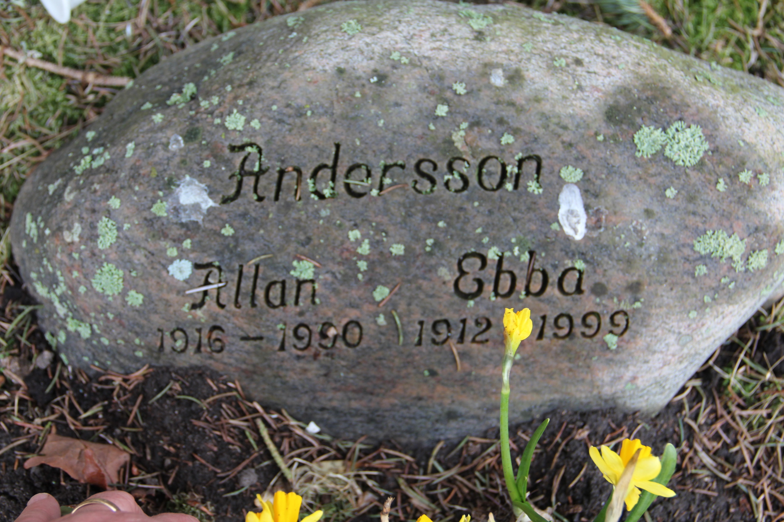 Grav U071 Hönö Kyrkogård