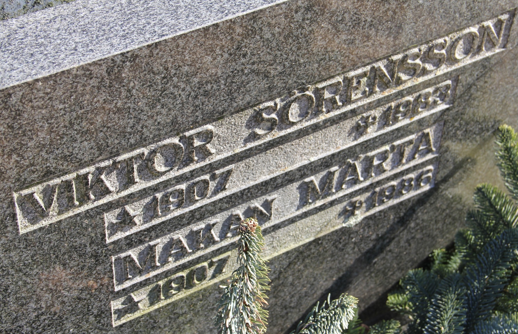 Grav C012 Hönö Kyrkogård