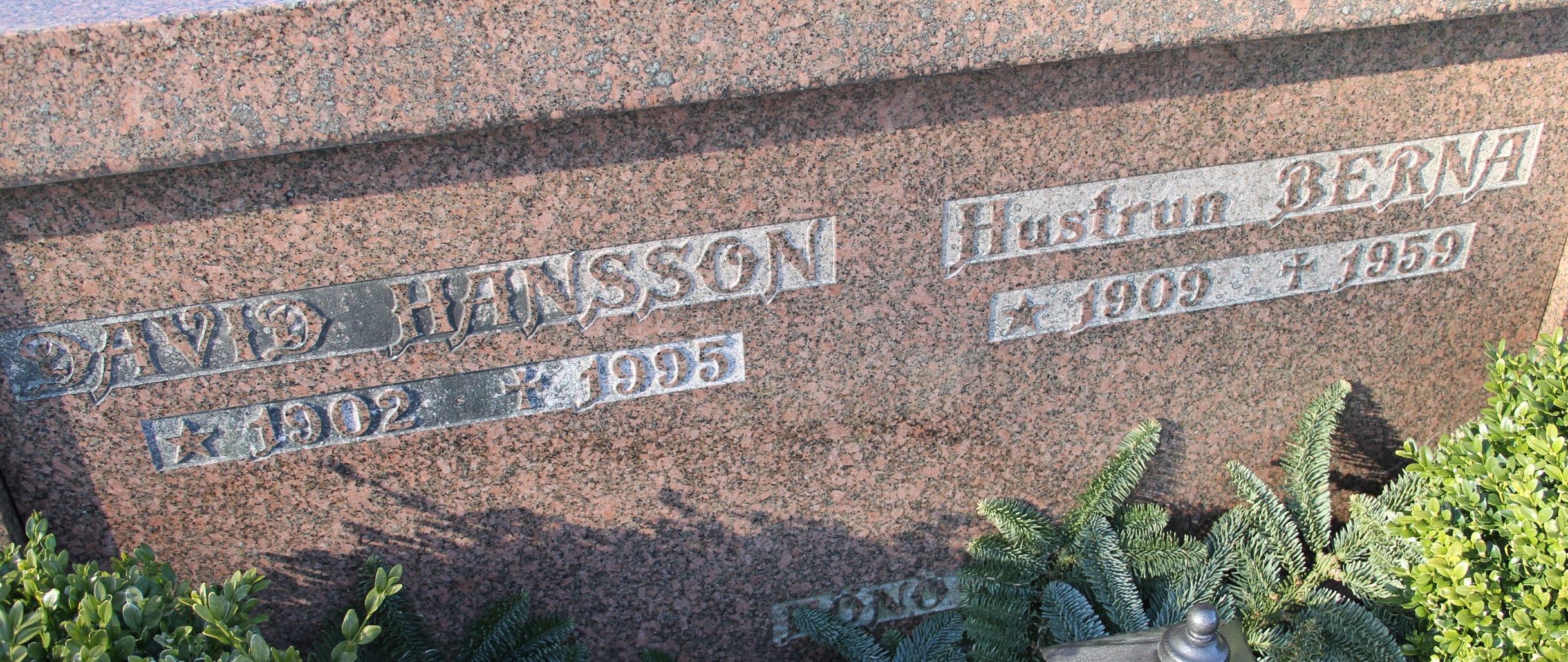 Grav E018 Hönö Kyrkogård