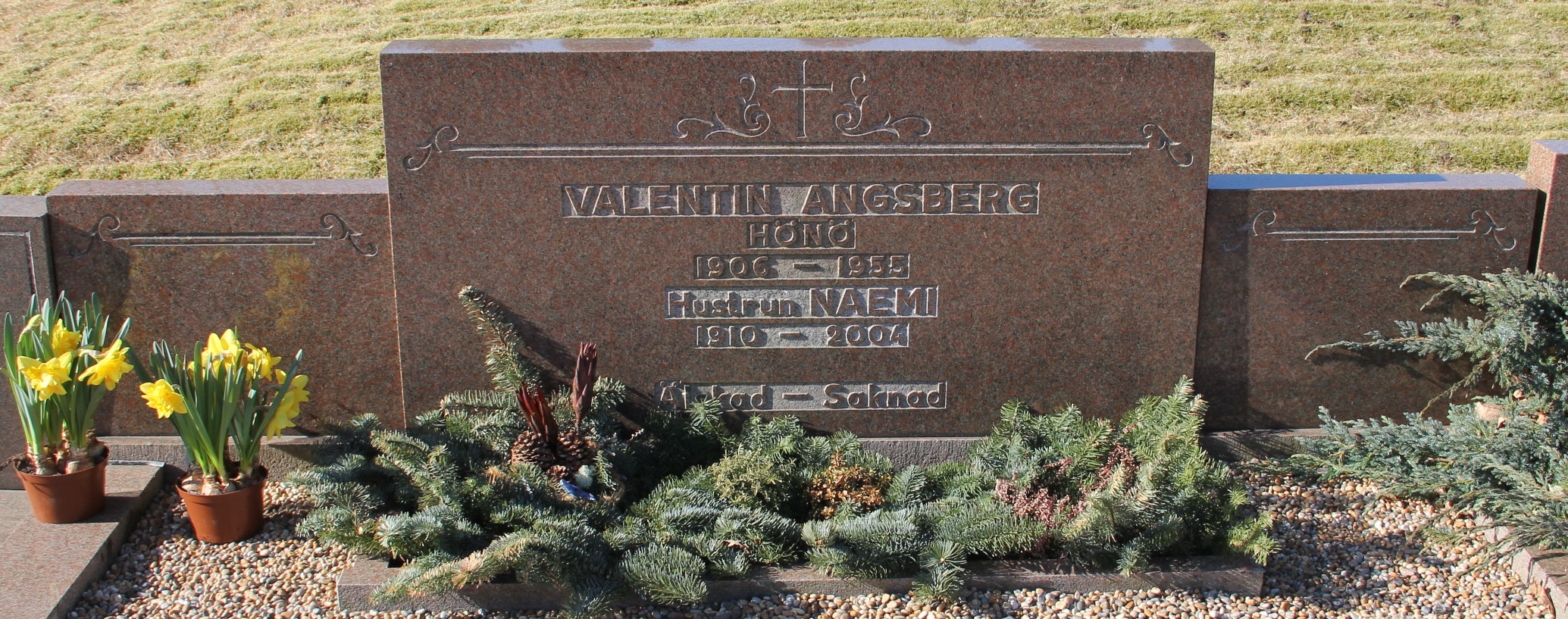 Grav F016 Hönö Kyrkogård