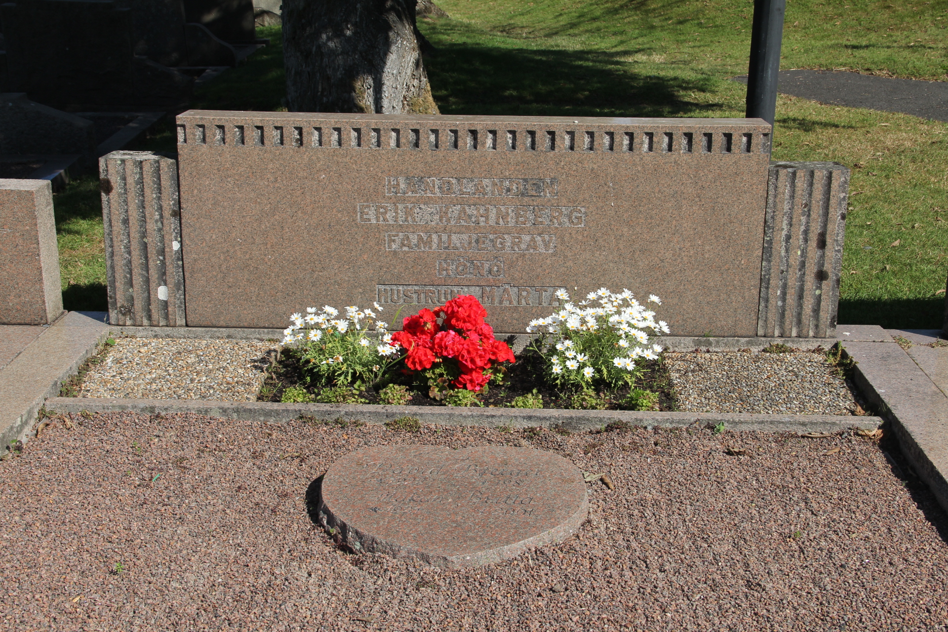 Grav F002 Öckerö Kyrkogård