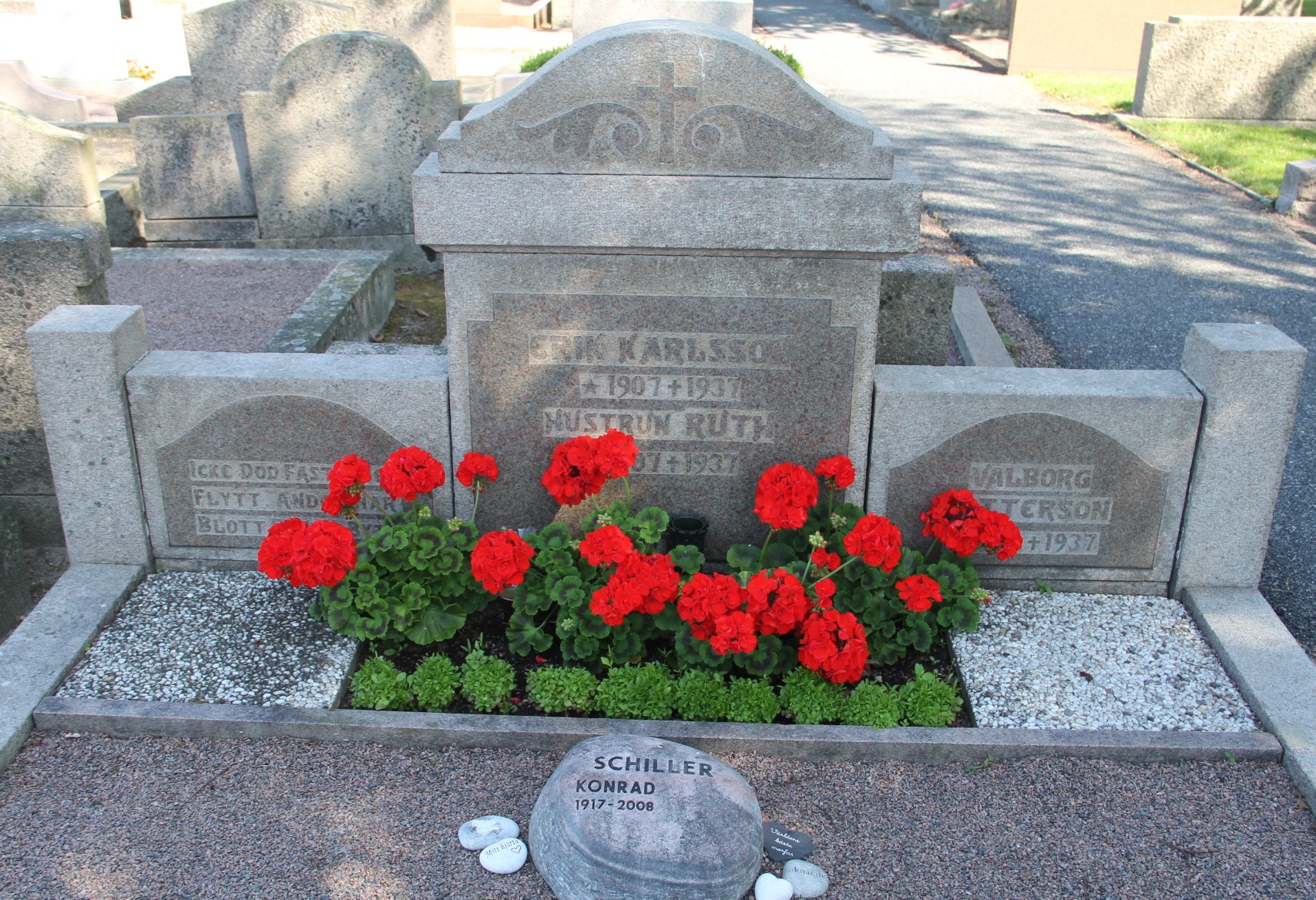 Grav E207 Öckerö Kyrkogård
