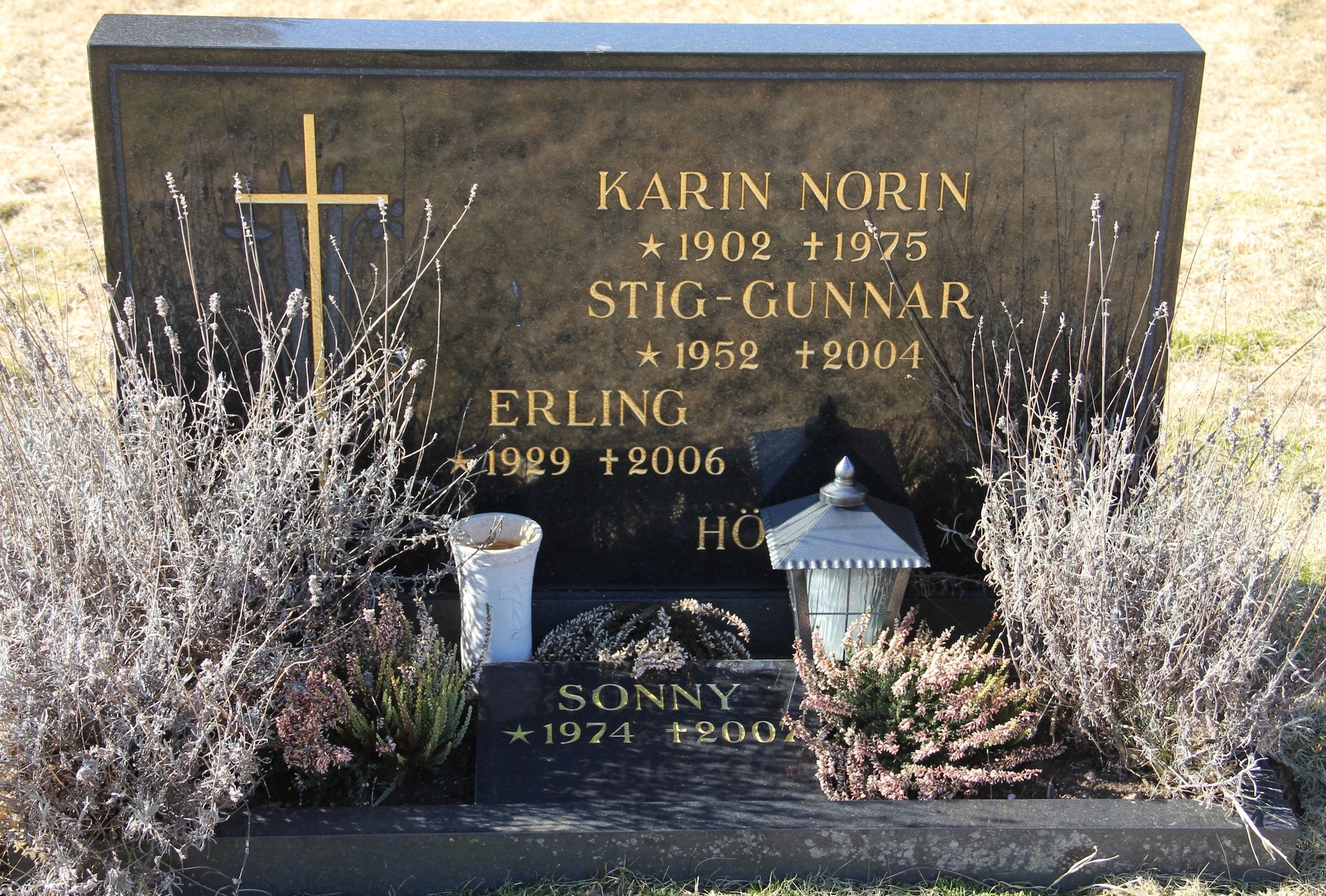 Grav B039 Hönö Kyrkogård