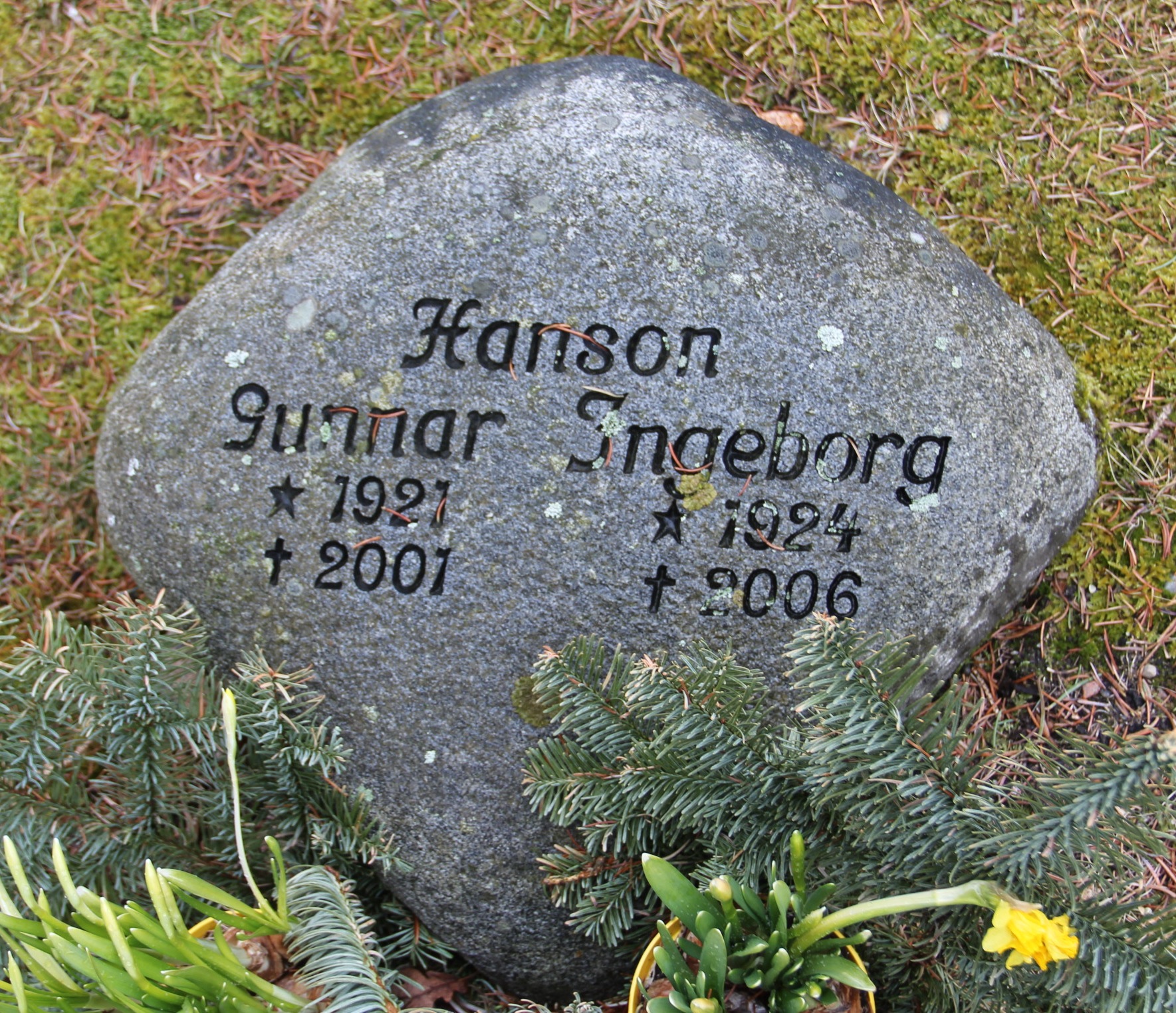 Grav U005 Hönö Kyrkogård