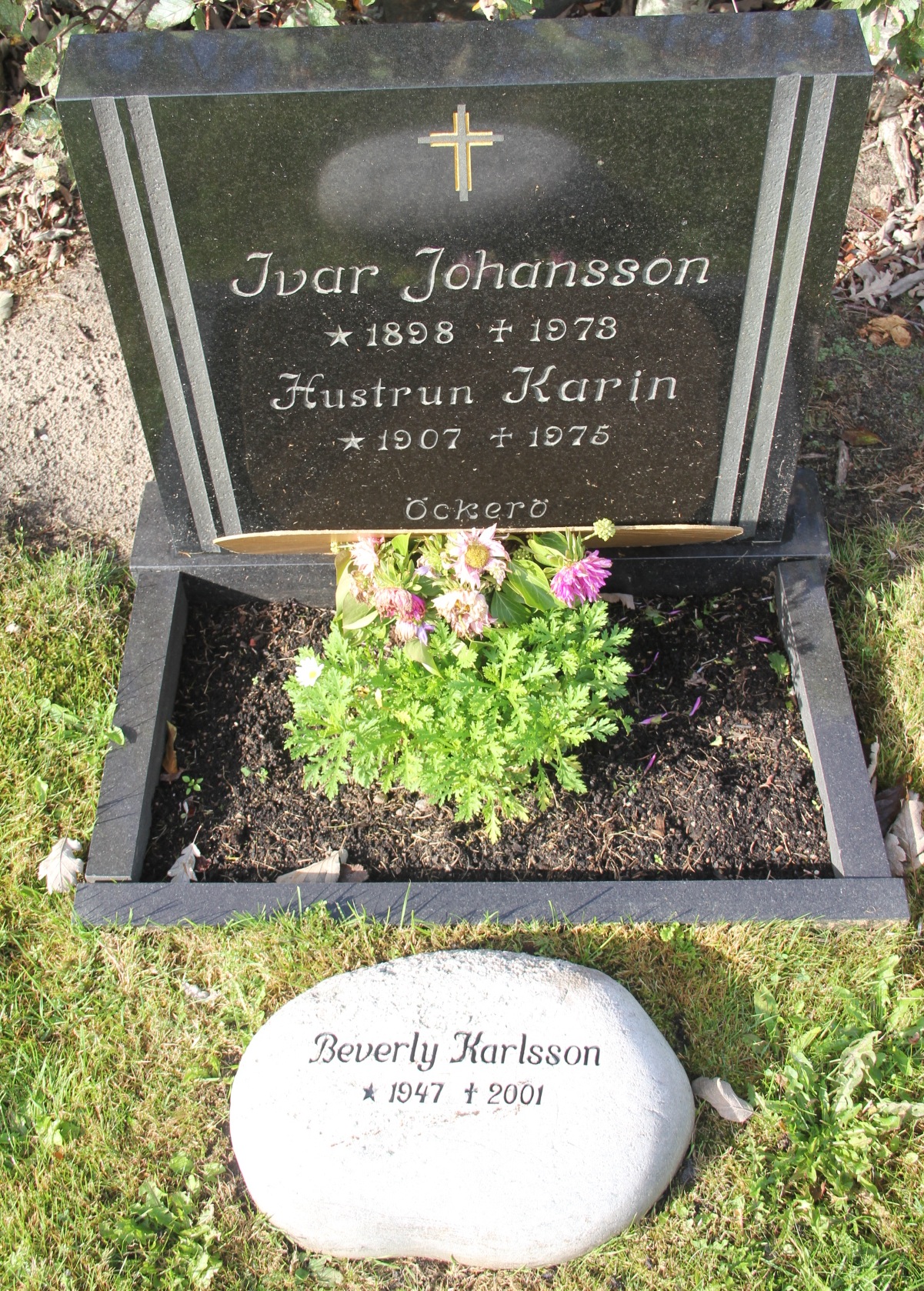 Grav VM036 Öckerö Kyrkogård