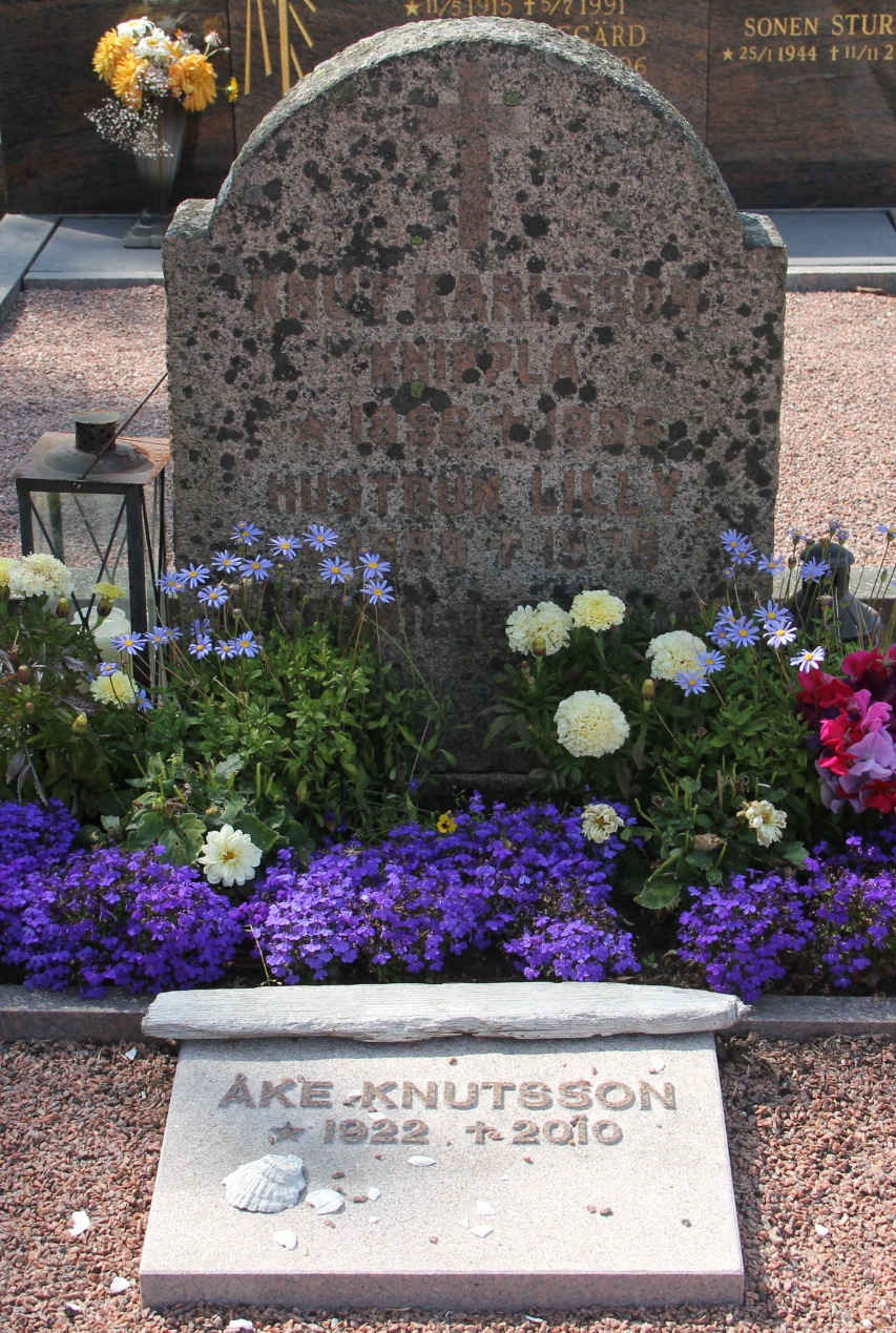 Grav E105 Öckerö Kyrkogård