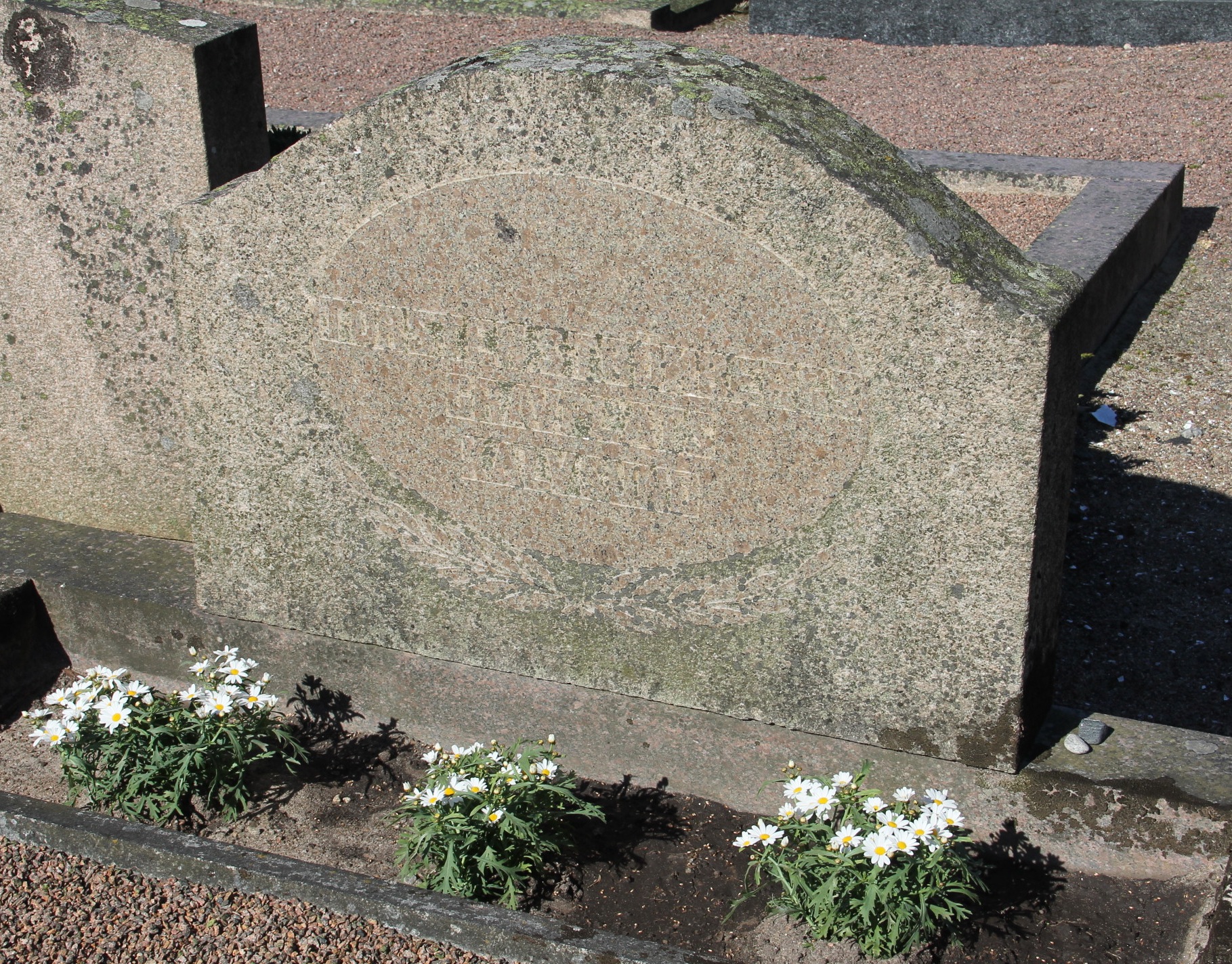 Grav D111 Öckerö Kyrkogård