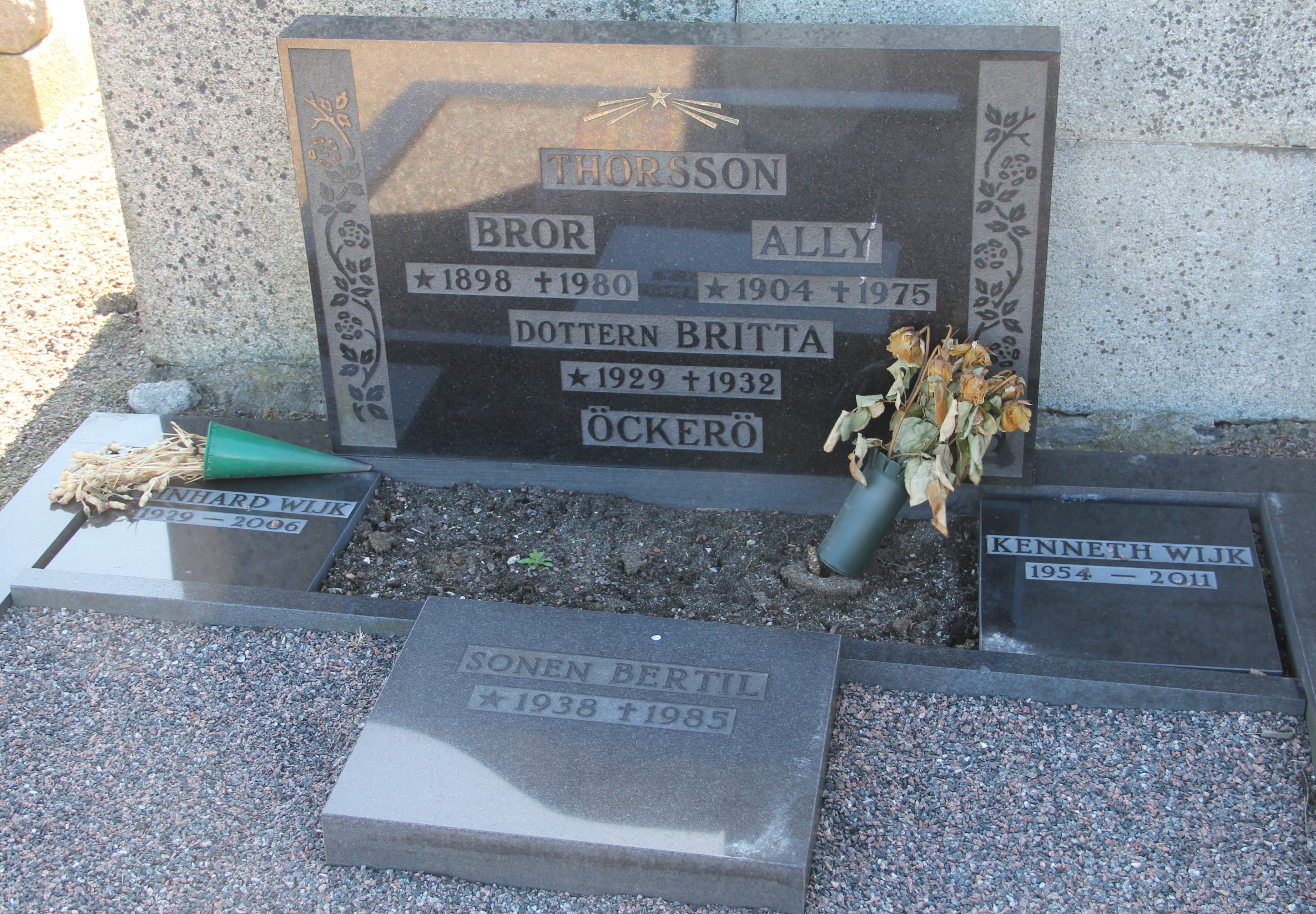 Grav D073 Öckerö Kyrkogård