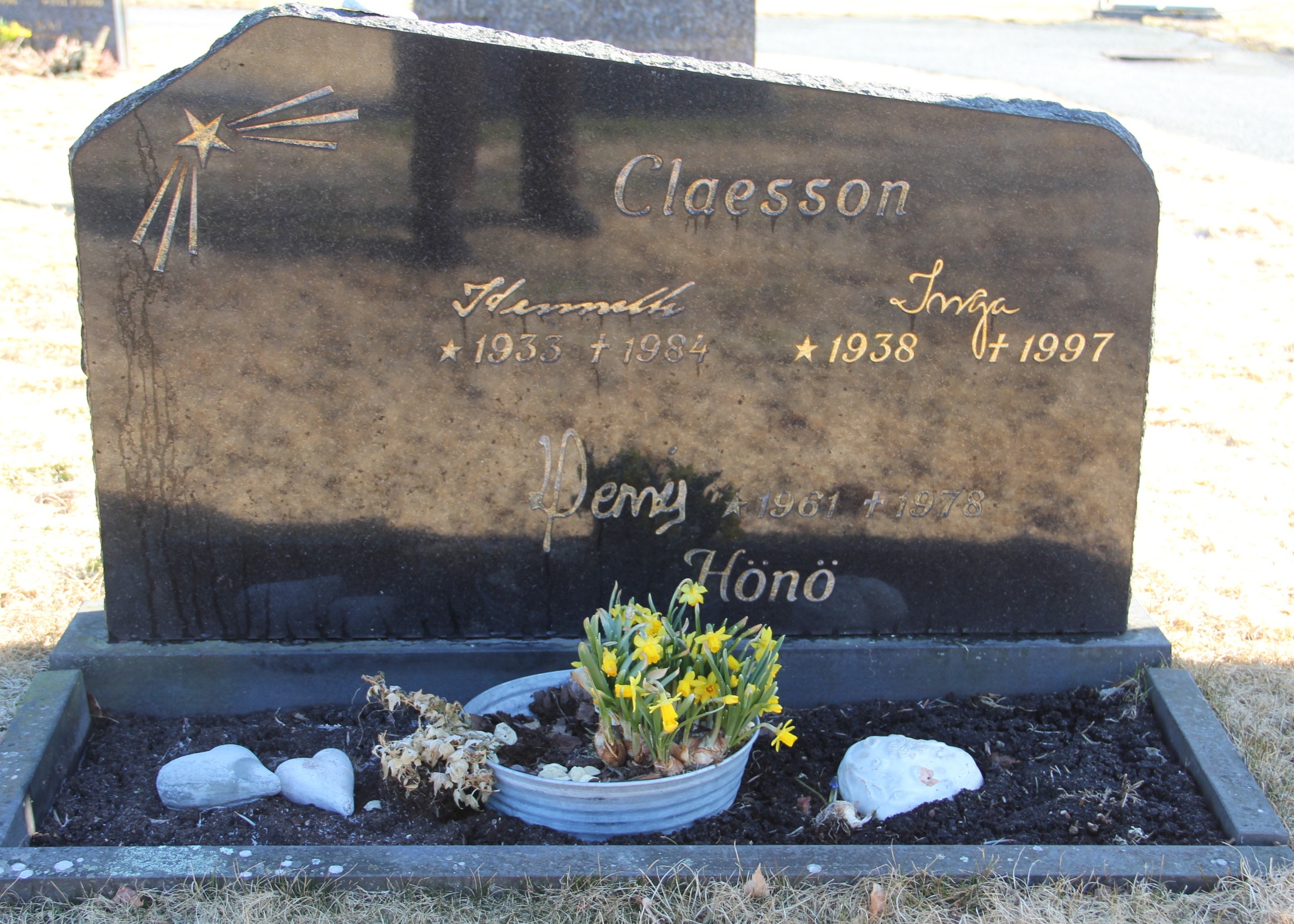 Grav E064 Hönö Kyrkogård