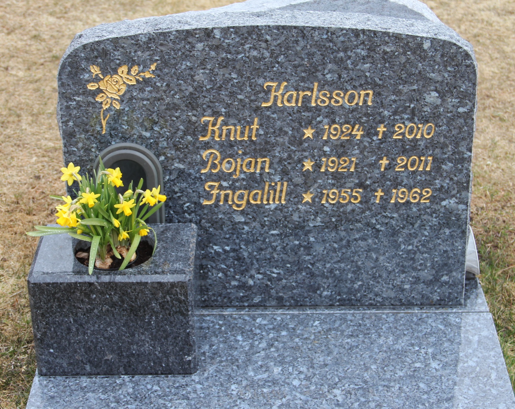Grav H121 Hönö Kyrkogård