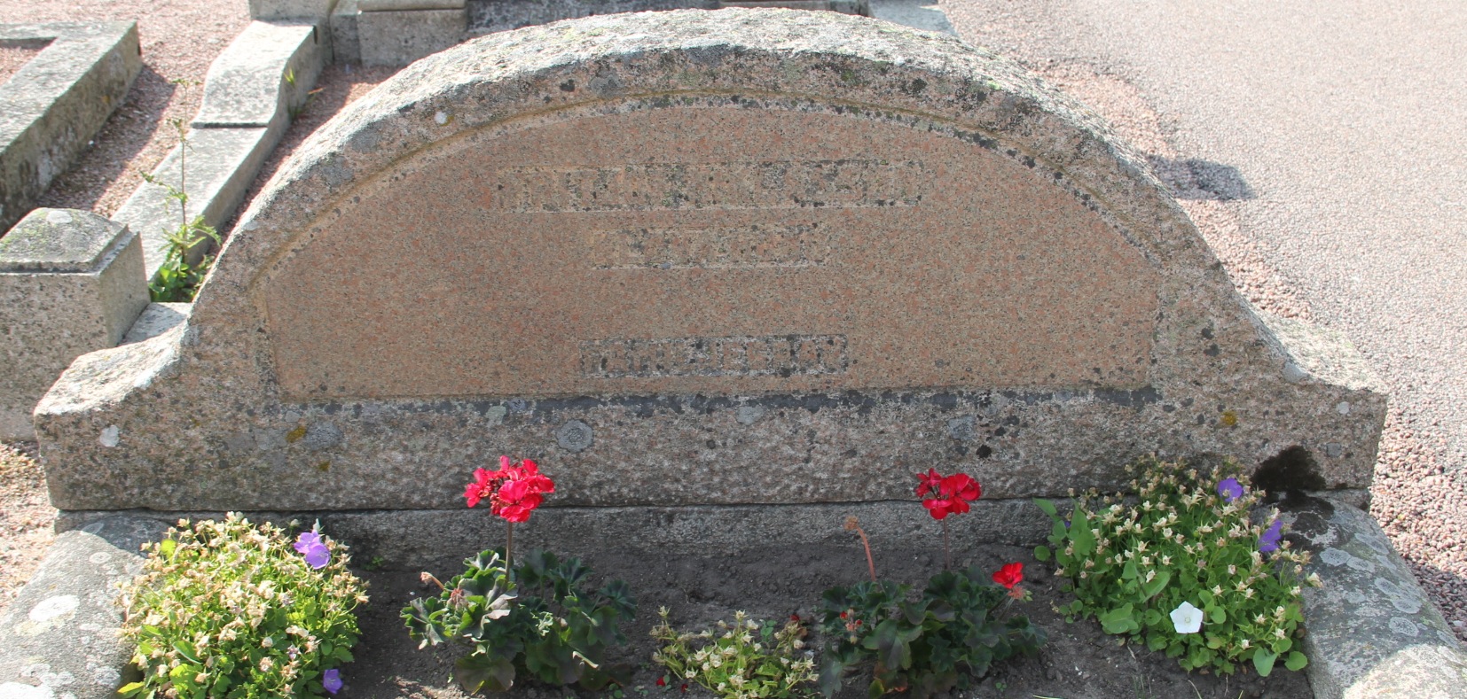 Grav E140 Öckerö Kyrkogård