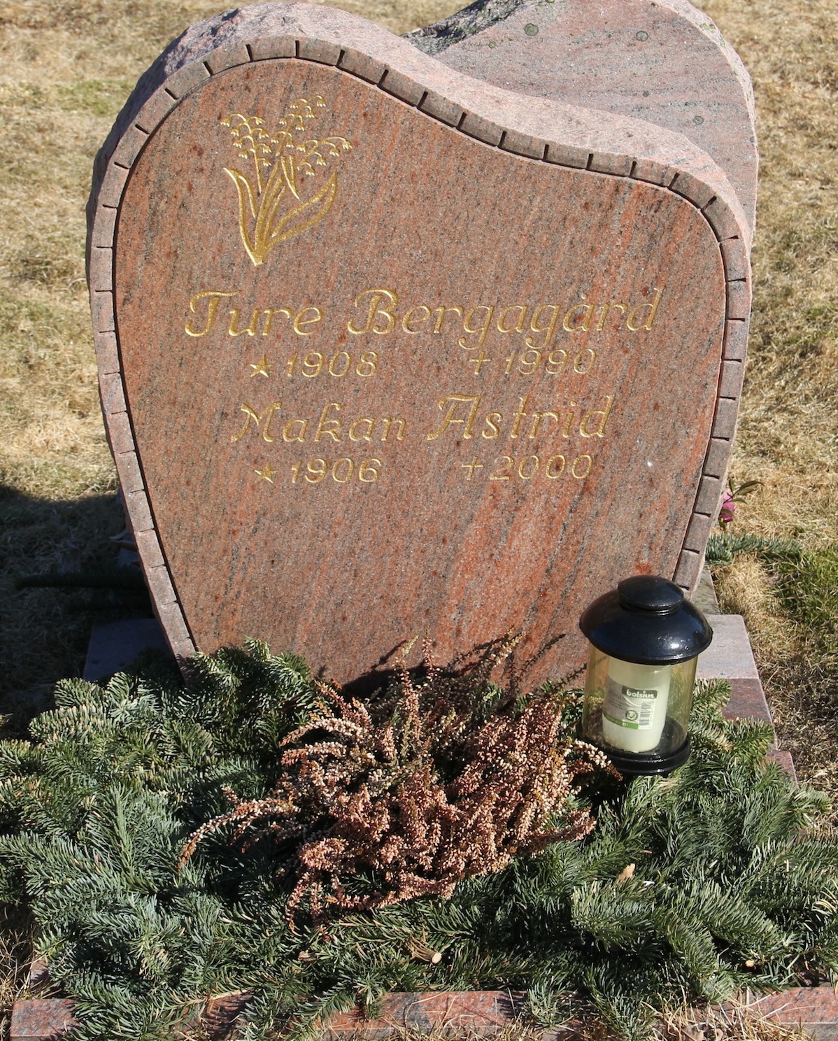 Grav D049 Hönö Kyrkogård