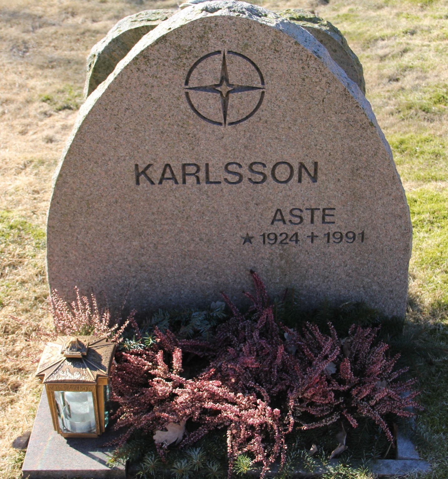 Grav D054 Hönö Kyrkogård