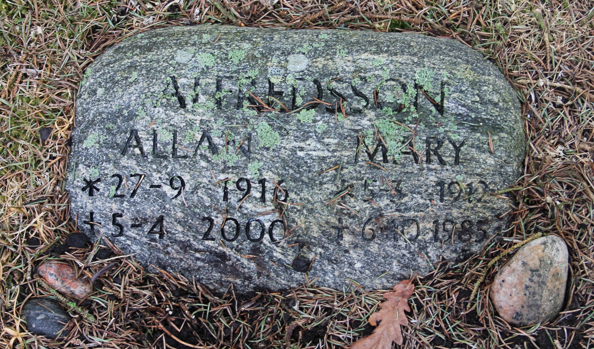 Grav U076 Hönö Kyrkogård