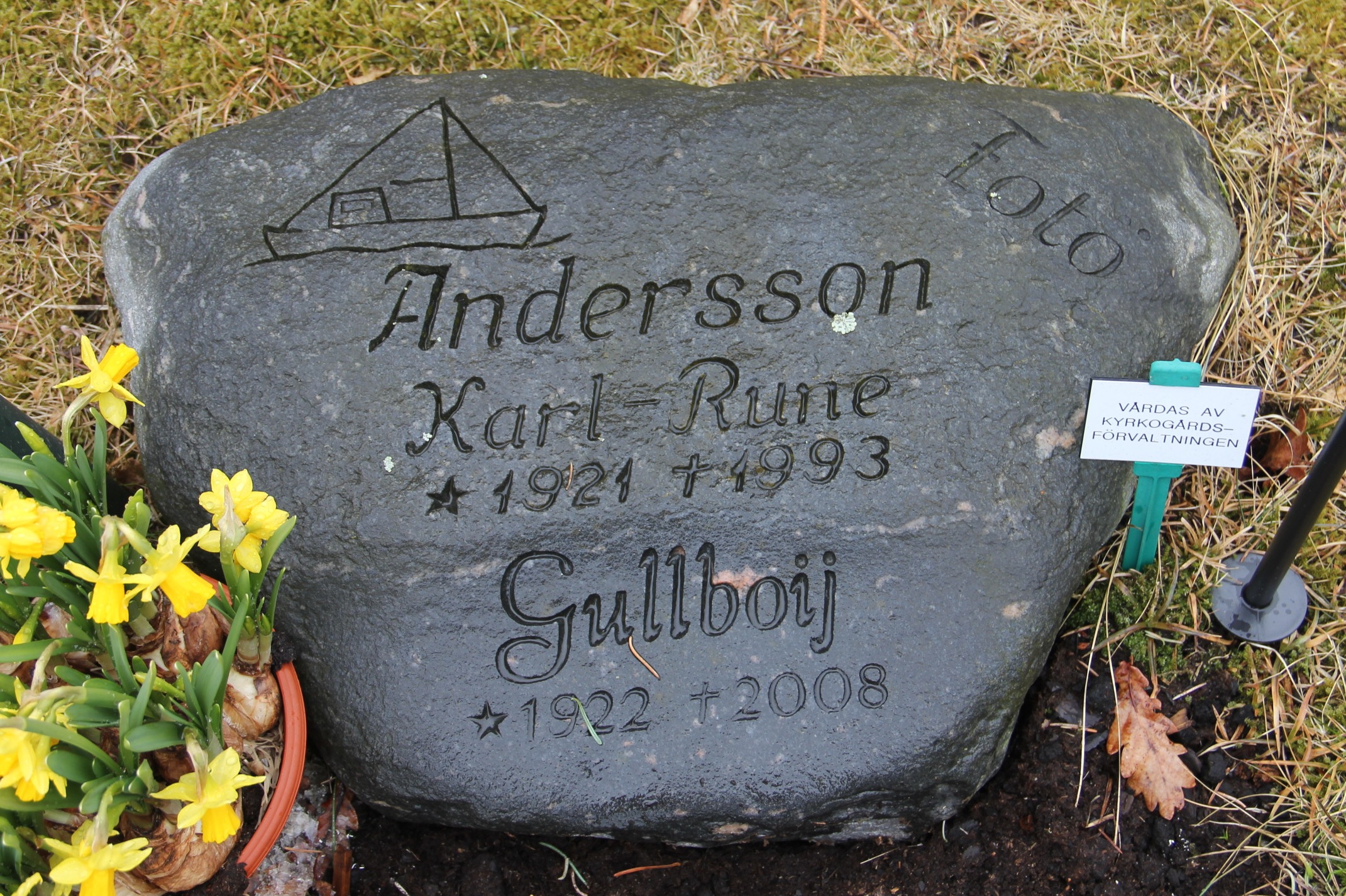 Grav U056 Hönö Kyrkogård